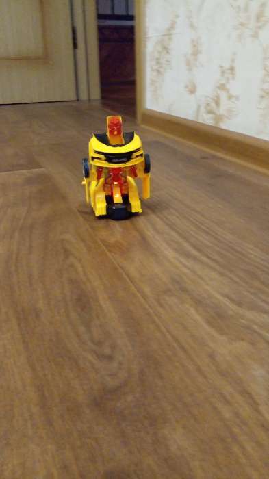 Фотография покупателя товара Робот-игрушка «Автобот», трансформируется, световые эффекты, русская озвучка, работает от батареек