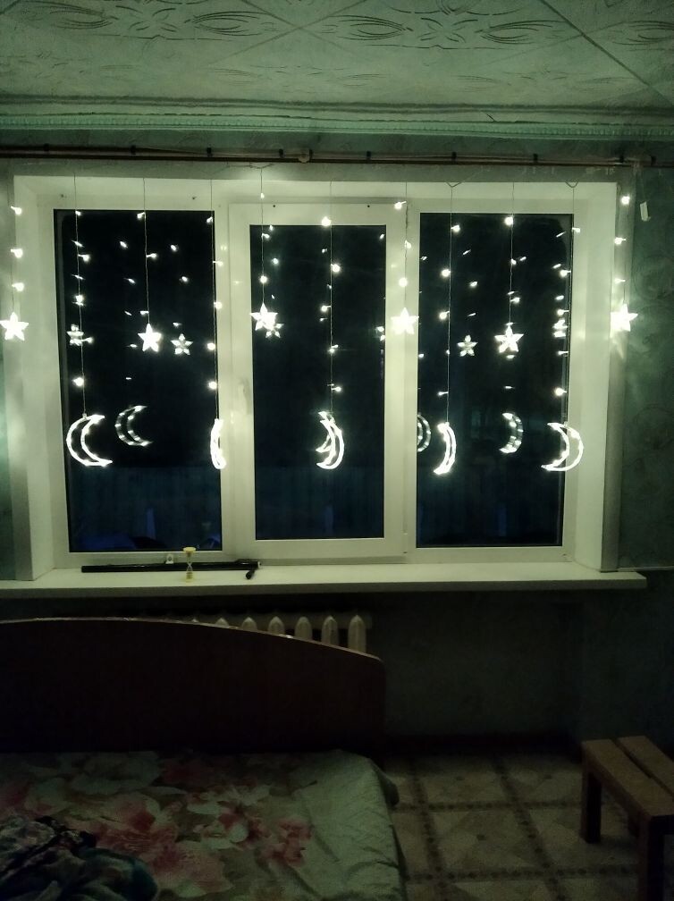 Фотография покупателя товара Гирлянда «Бахрома» 2.7 × 0.9 м с насадками «Месяц», IP20, прозрачная нить, 138 LED, свечение тёплое белое, 8 режимов, 220 В