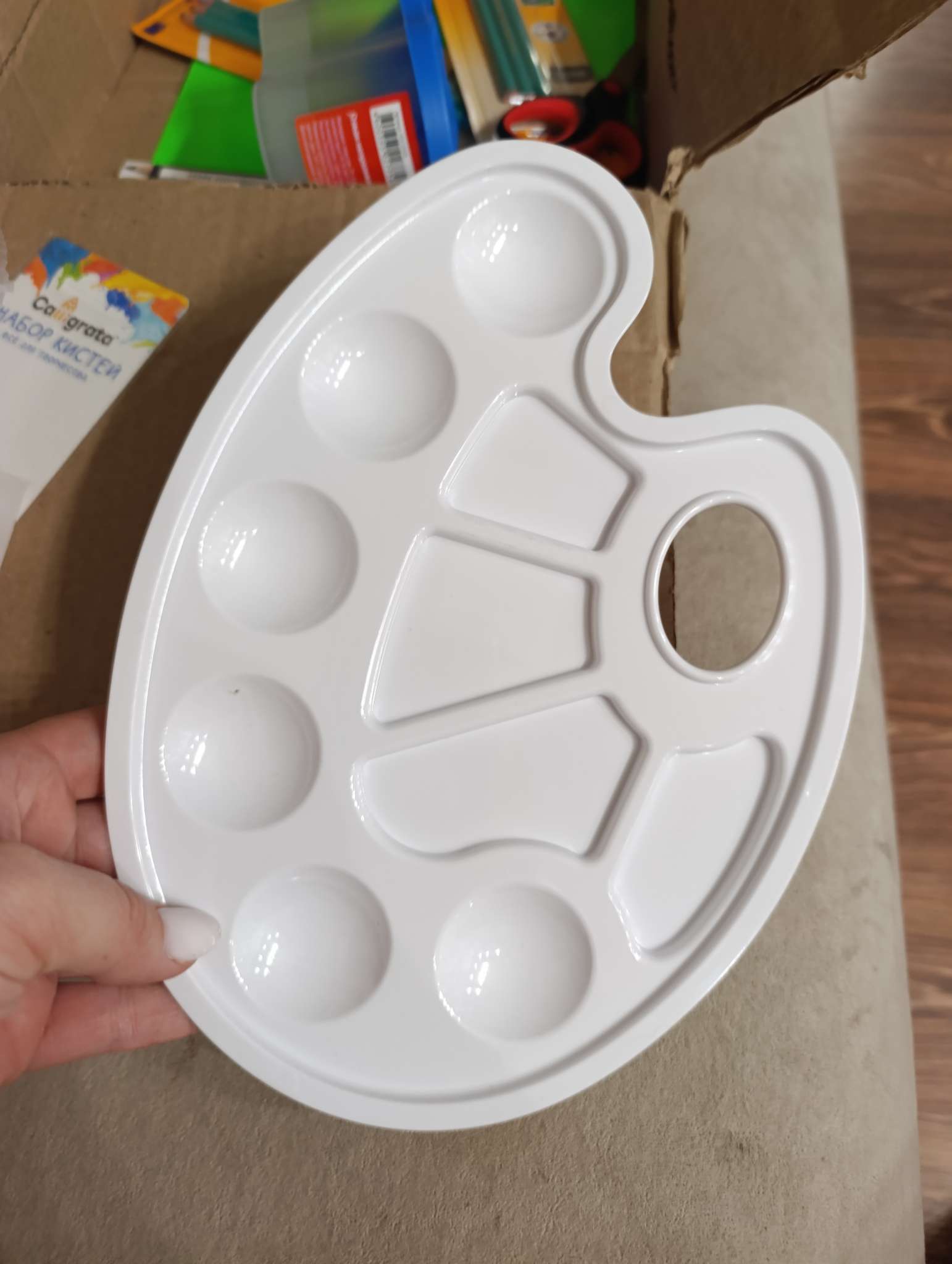 Фотография покупателя товара Палитра овальная Стамм, 10 ячеек, пластиковая, белая - Фото 2