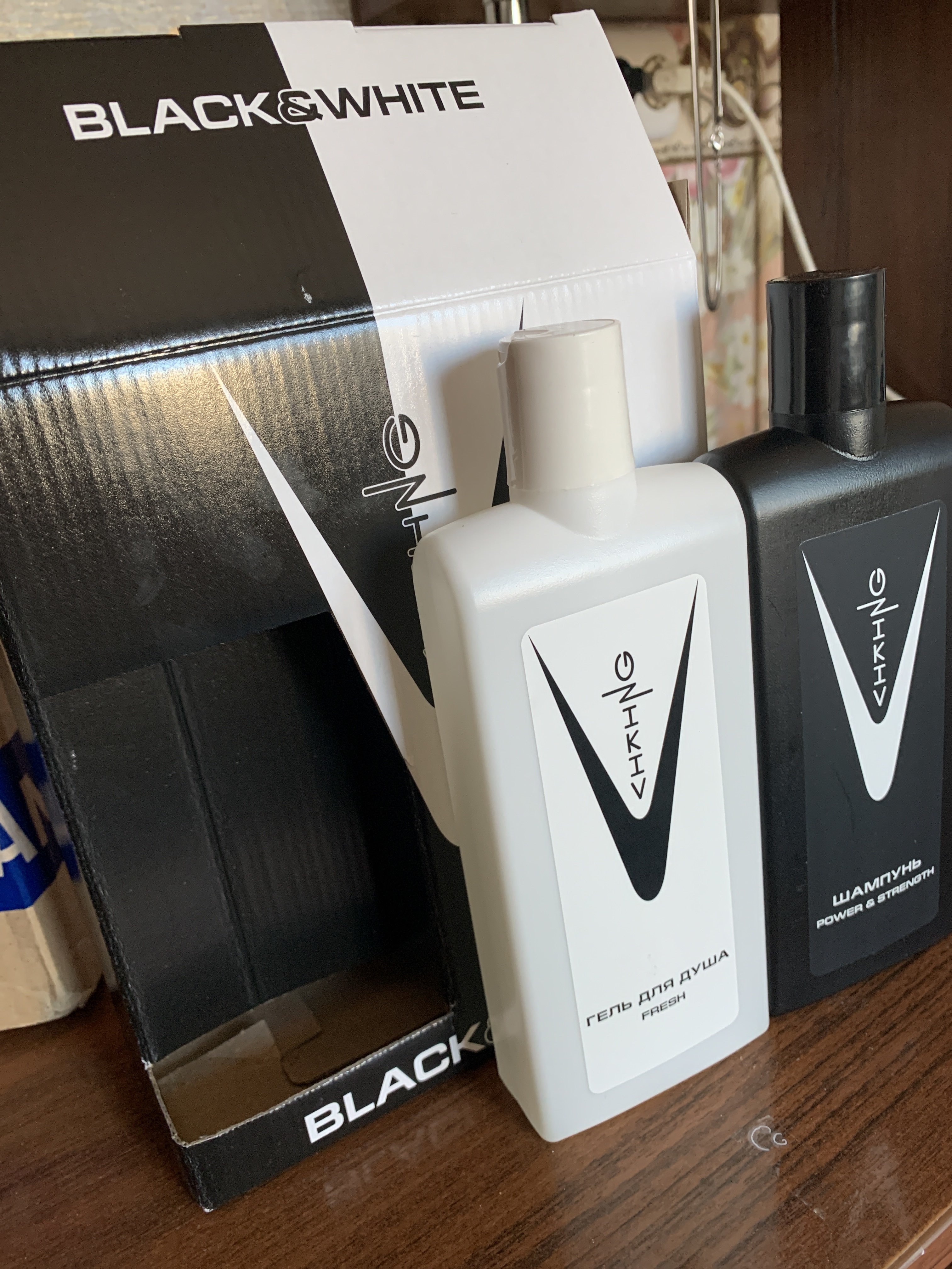 Фотография покупателя товара Подарочный набор Viking Black&White: шампунь, 300 мл + гель для душа, 300 мл - Фото 1