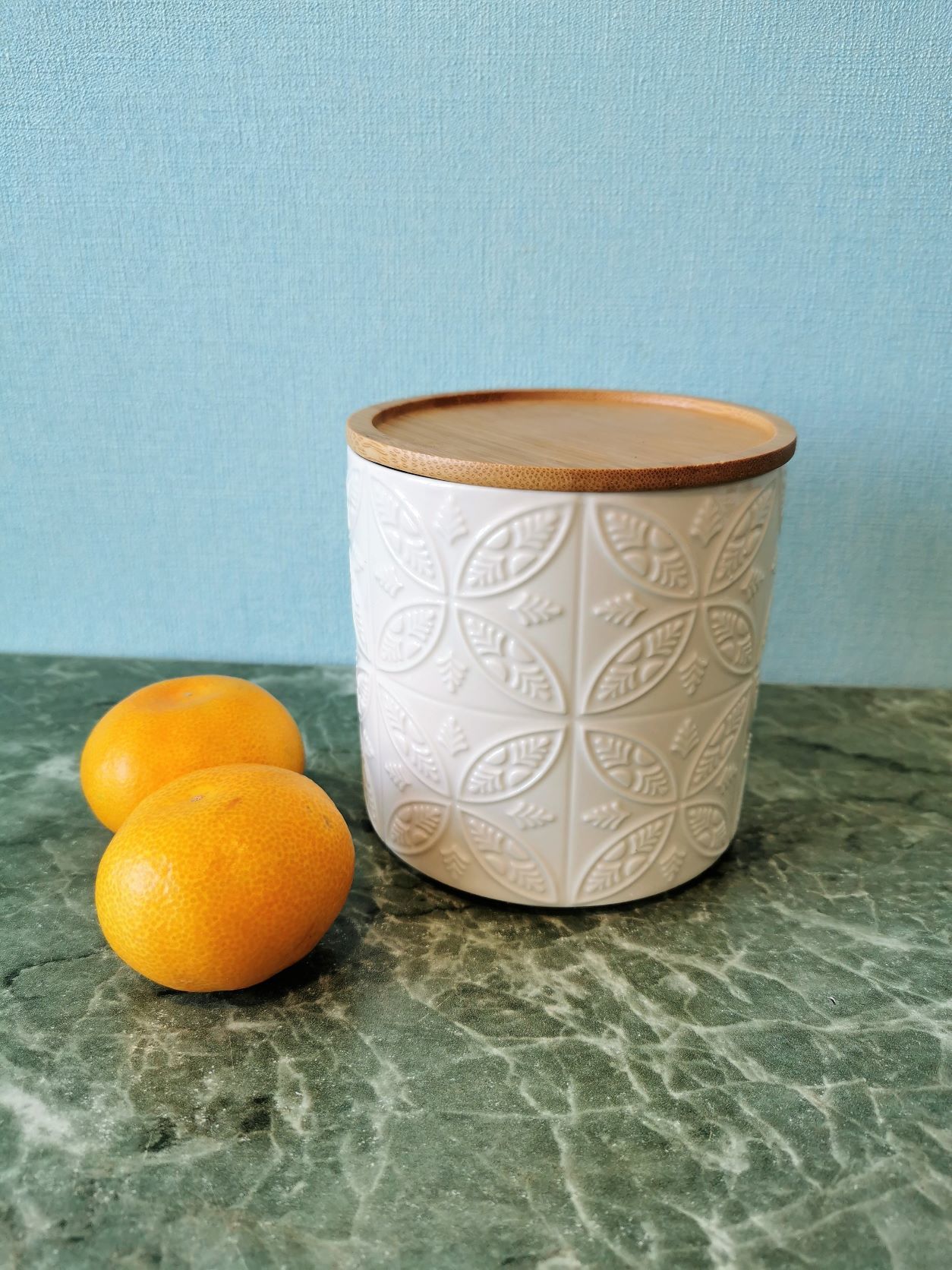 Фотография покупателя товара УЦЕНКА Банка керамическая для сыпучих продуктов Доляна «Эстет. Листья», d=11,5 см - Фото 1