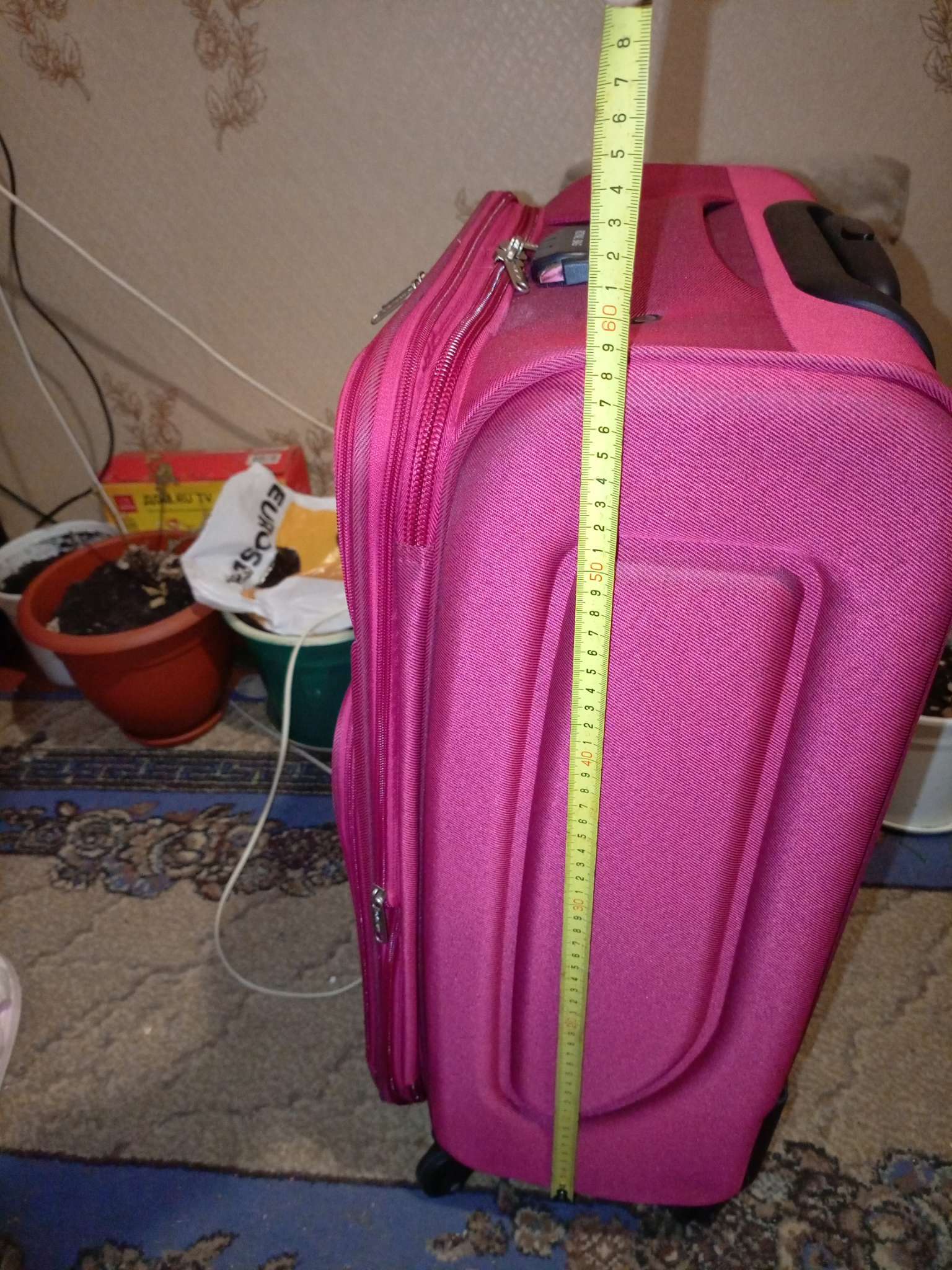 Фотография покупателя товара УЦЕНКА Чемодан на колёсах средний 60 л (M), на молнии, с увеличением, кодовый замок, 4 колеса, красный - Фото 7