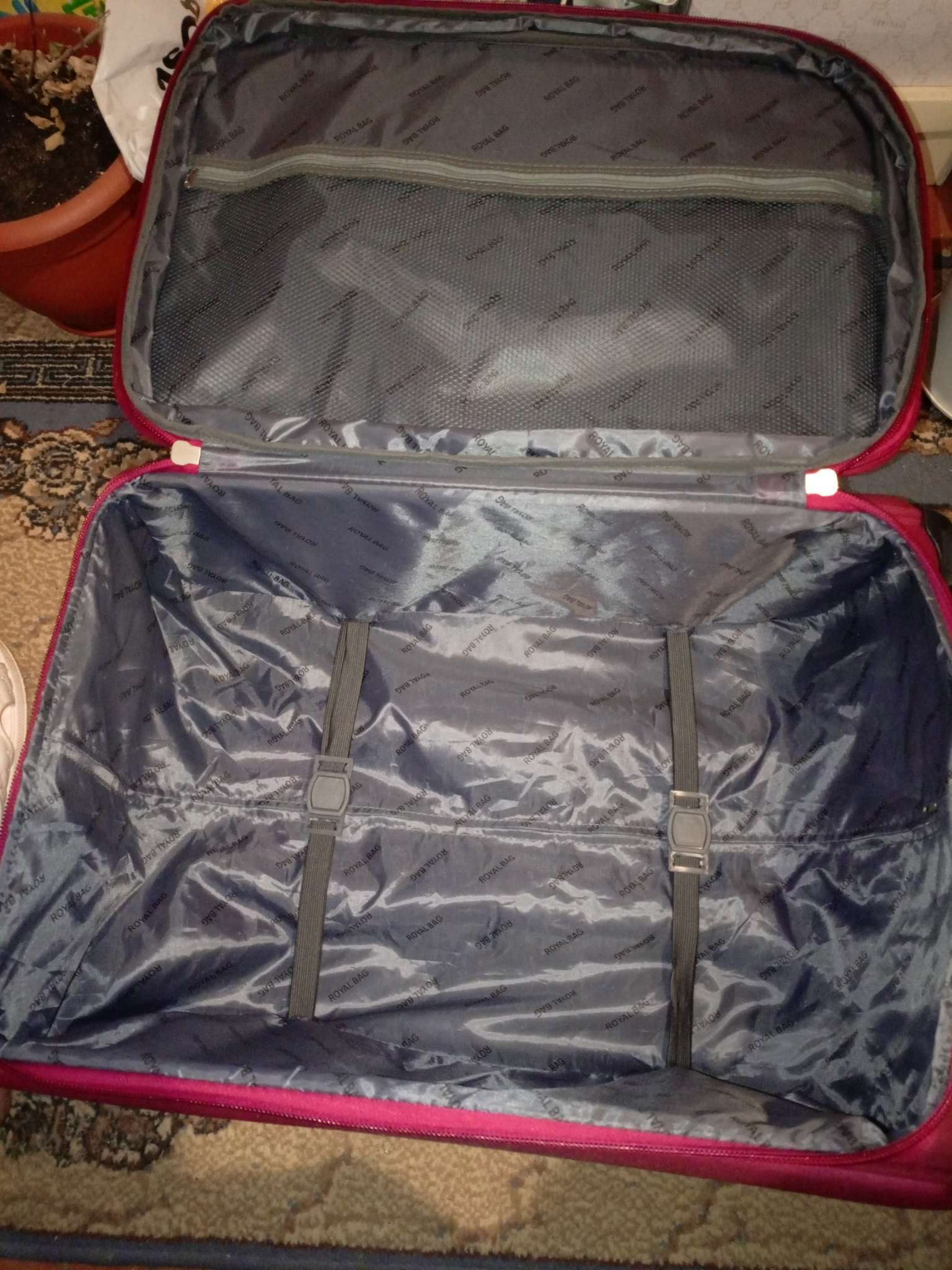 Фотография покупателя товара УЦЕНКА Чемодан на колёсах средний 60 л (M), на молнии, с увеличением, кодовый замок, 4 колеса, красный - Фото 2