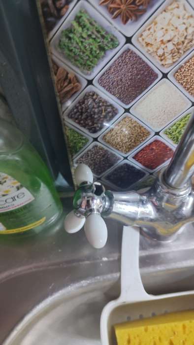 Фотография покупателя товара Смеситель для кухни ZEIN ZC2033, гибкий излив, кран-букса латунь 1/2", белый/хром - Фото 7