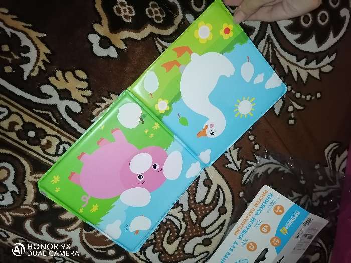 Фотография покупателя товара Книжка - игрушка для ванны «Рисуем пальчиками: животные фермы», водная раскраска, Крошка Я