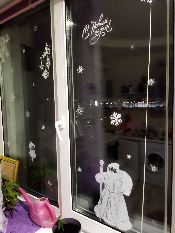 Фотография покупателя товара Наклейки для окон «Cнежинки», многоразовая, 33 х 50 см, Новый год - Фото 47
