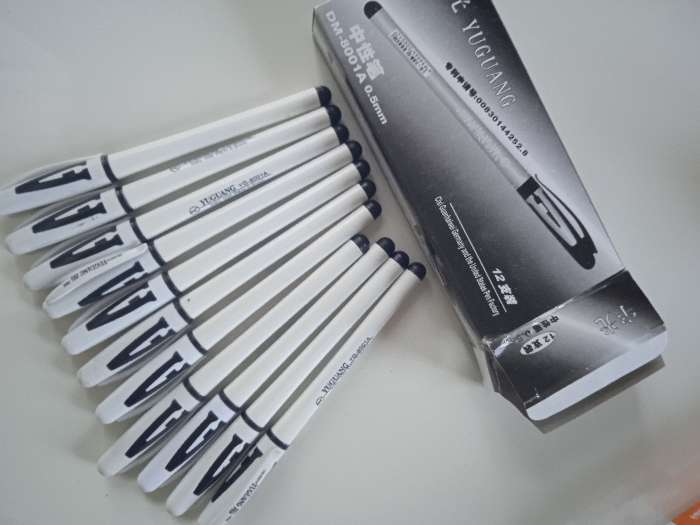 Фотография покупателя товара Ручка гелевая, 0.5 мм, чёрный, корпус белый, с резиновым держателем - Фото 3