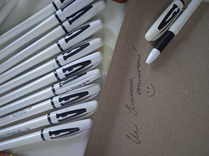 Фотография покупателя товара Ручка гелевая, 0.5 мм, чёрный, корпус белый, с резиновым держателем - Фото 1
