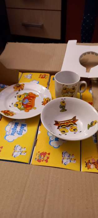 Фотография покупателя товара Набор фарфоровой посуды «Пчёлы», 3 предмета: кружка 200 мл, салатник 350 мл, тарелка мелкая d=16,5 см, рисунок МИКС - Фото 5