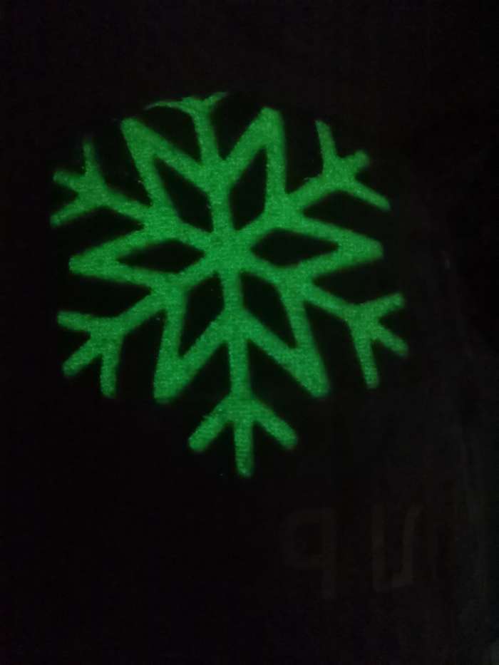 Фотография покупателя товара Плед светящийся в темноте Этель «Снежинки» 200*220 см,100% п/э, корал-флис, 220 гр/м2