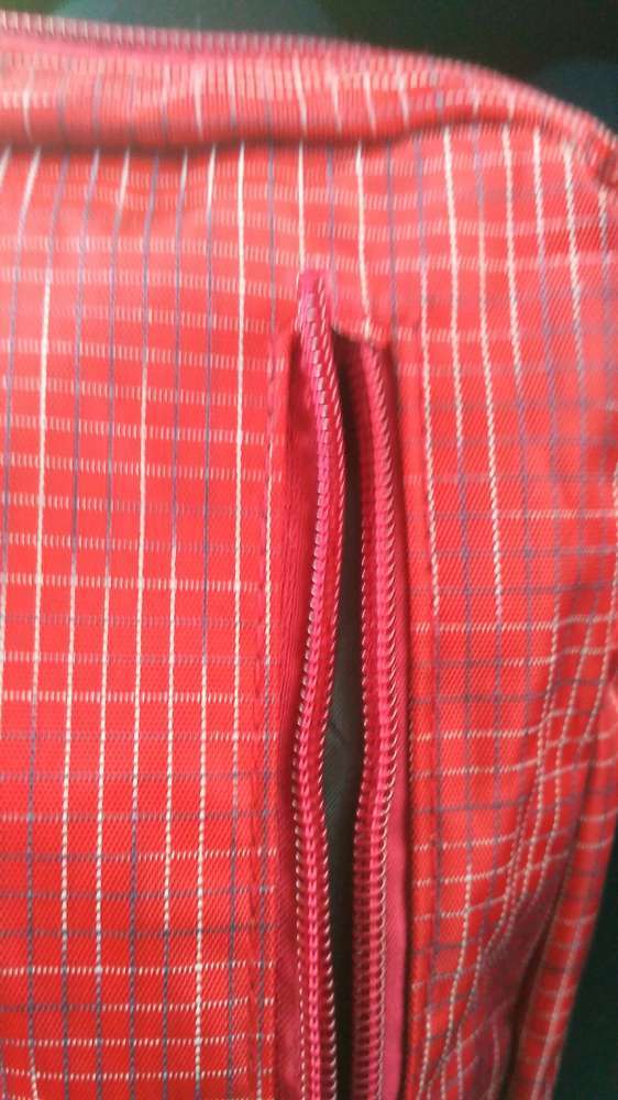 Фотография покупателя товара Сумка молодёжная, 1 отдел, 2 наружных кармана, регулируемый ремень, цвет красный - Фото 2