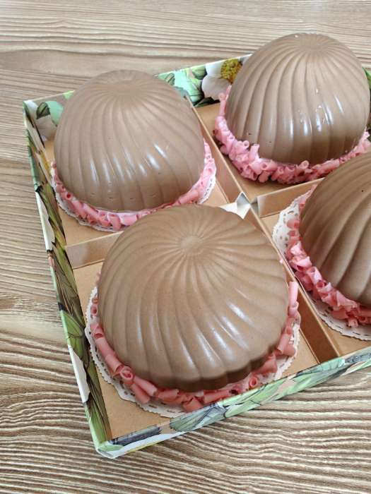 Фотография покупателя товара Коробка кондитерская для муссовых пирожных «Love», 17.8×17.8×6.5 см - Фото 3