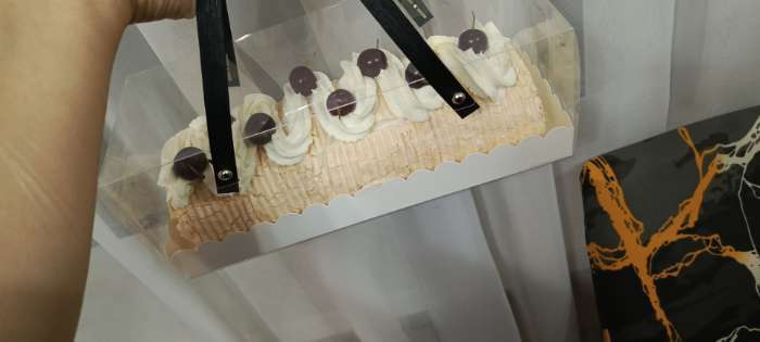 Фотография покупателя товара Коробка под рулет с ручками, белая 16.5×11×10 см Кондитерская упаковка - Фото 1