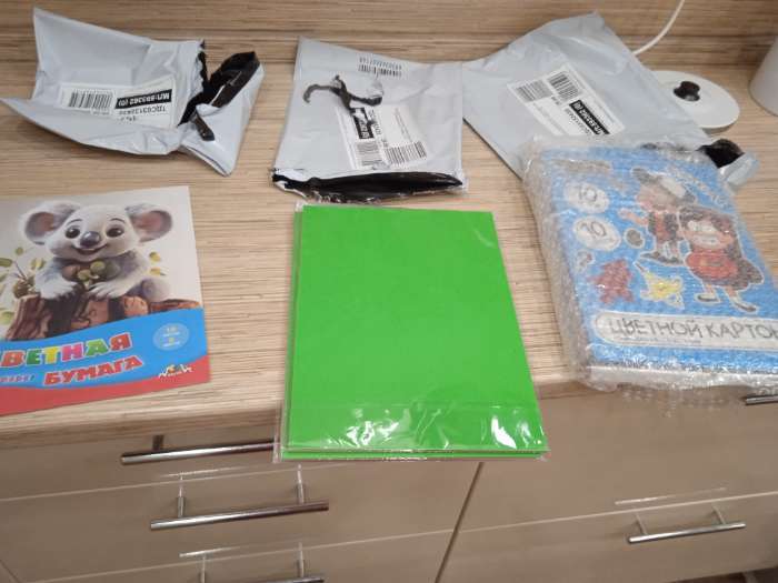 Фотография покупателя товара Цветной картон тонированный, А4, 16 листов, 16 цветов, немелованный, двусторонний, в пакете, 180 г/м², «Щенячий патруль» - Фото 5