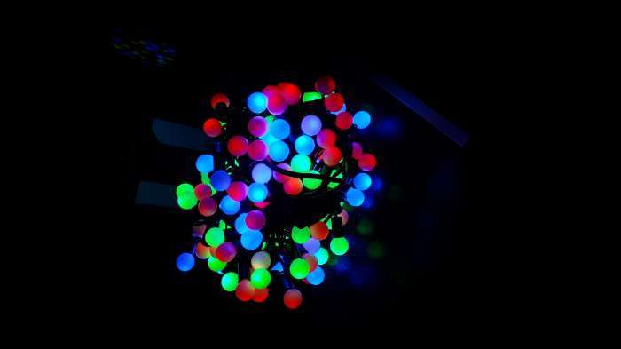 Фотография покупателя товара Гирлянда «Нить» 20 м с насадками «Шарики 1.5 см», IP44, тёмная нить, 200 LED, свечение бело-синее, мигание, 220 В - Фото 18