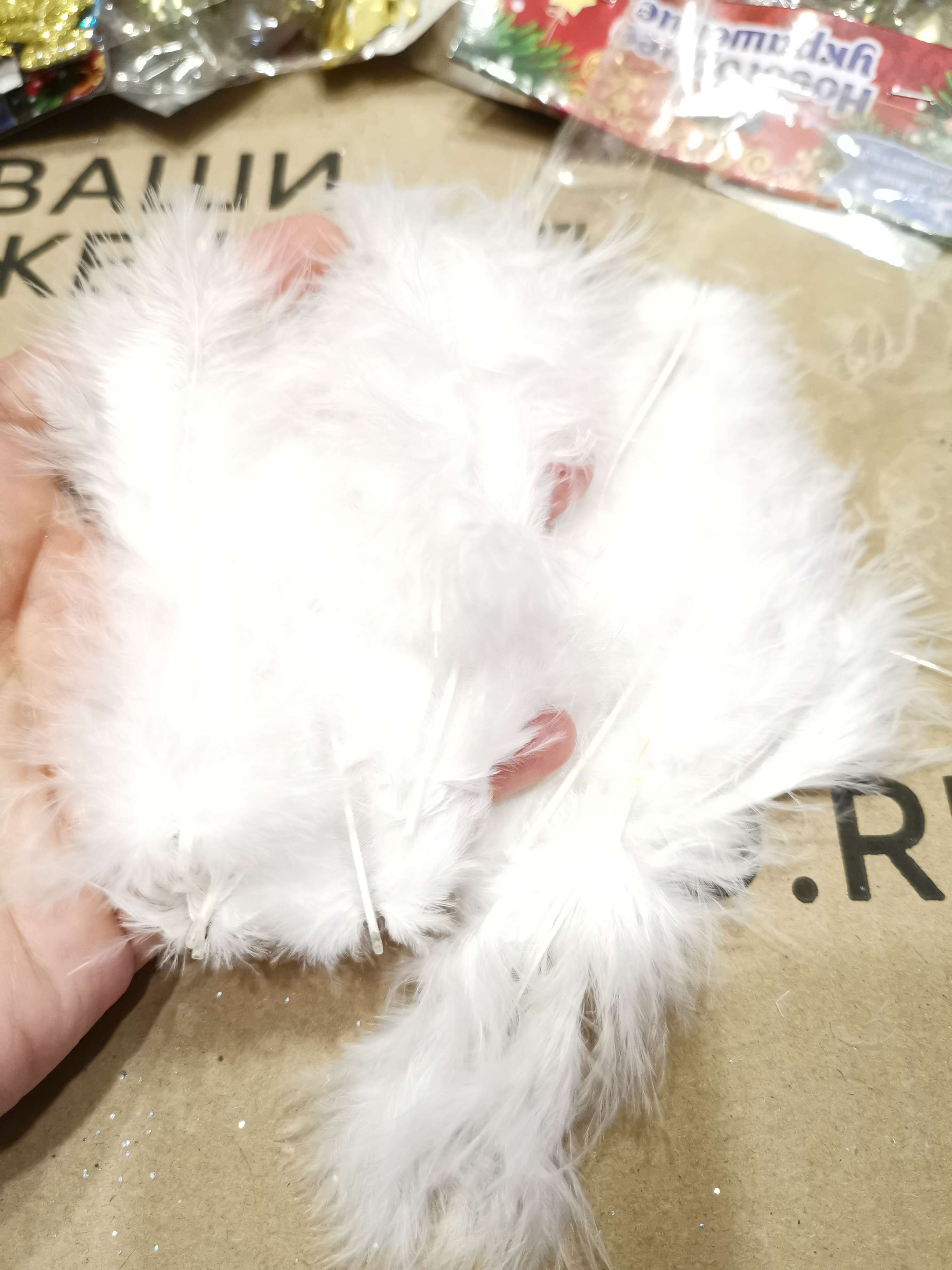 Фотография покупателя товара Набор перьев для декора 10 шт., размер 1 шт: 10 × 2 см, цвет белый - Фото 7