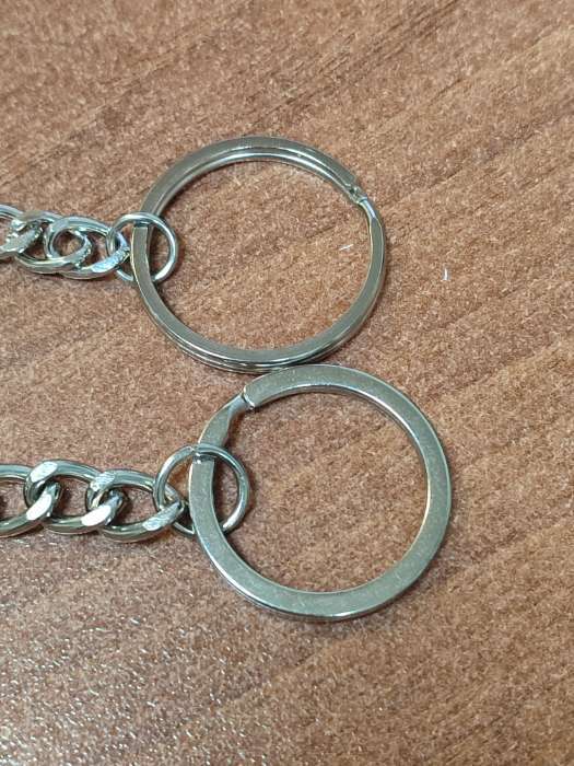 Фотография покупателя товара Кольцо для брелока на цепочке, с карабином, d=28 мм, 39 см, цвет серебряный - Фото 2