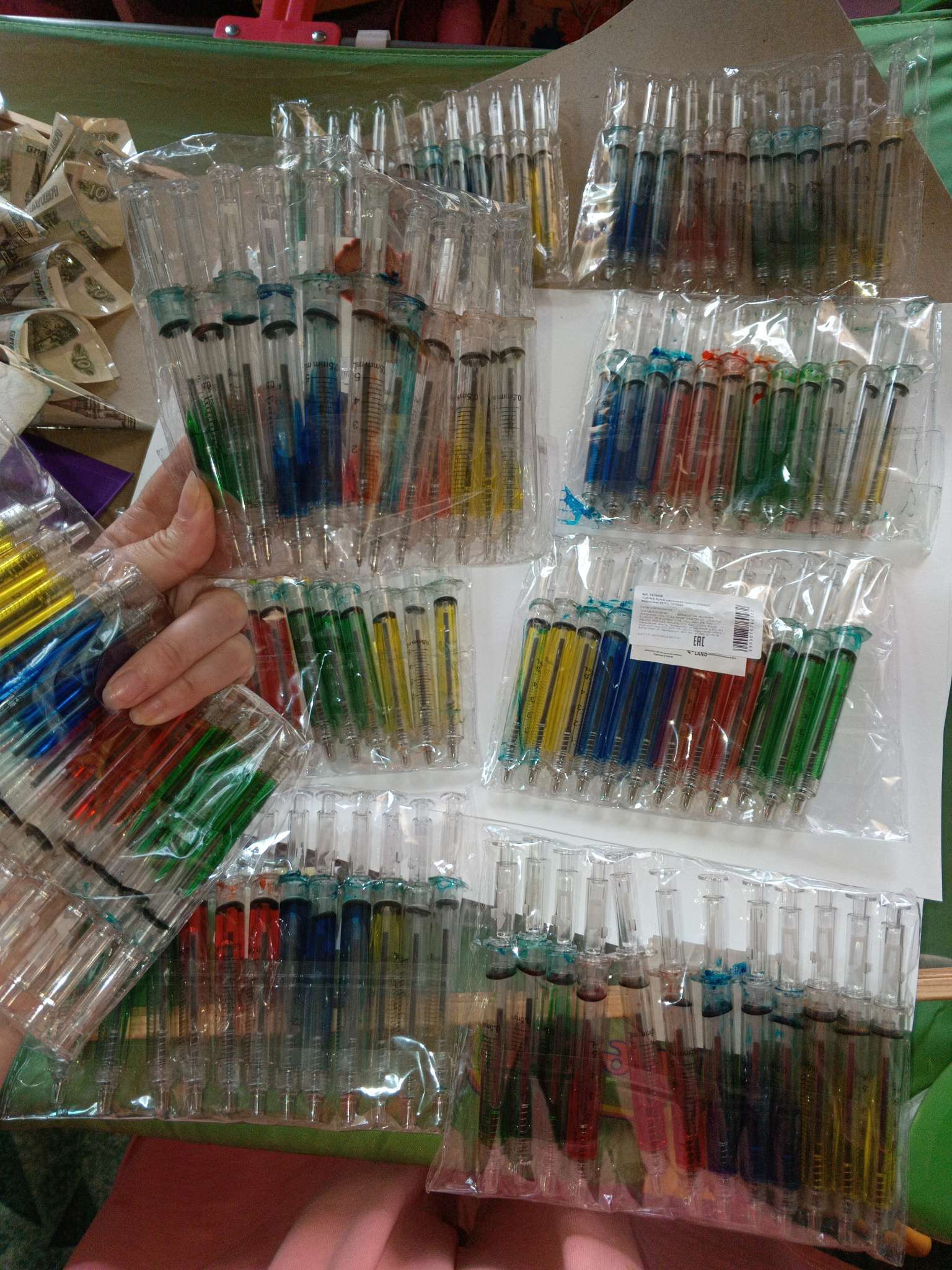 Фотография покупателя товара УЦЕНКА Ручка-прикол Calligrata «Шприц с жидкостью», чёрный стержень, шариковая, МИКС - Фото 11