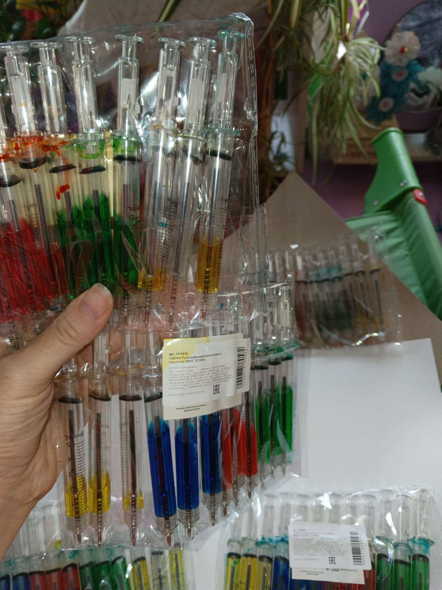 Фотография покупателя товара УЦЕНКА Ручка-прикол Calligrata «Шприц с жидкостью», чёрный стержень, шариковая, МИКС - Фото 9