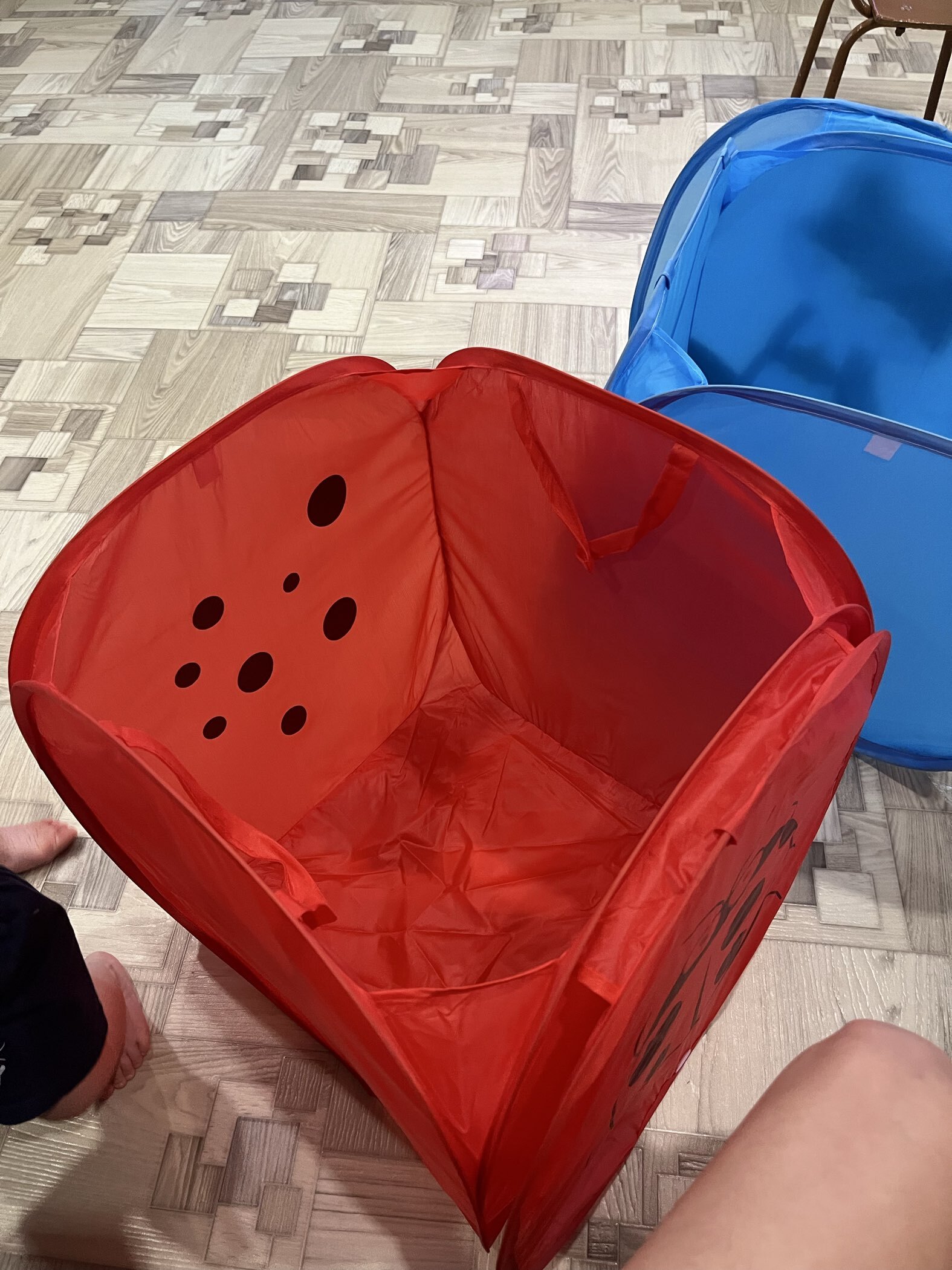 Фотография покупателя товара Корзина для игрушек «Футбол» с ручками и крышкой, синяя - Фото 1