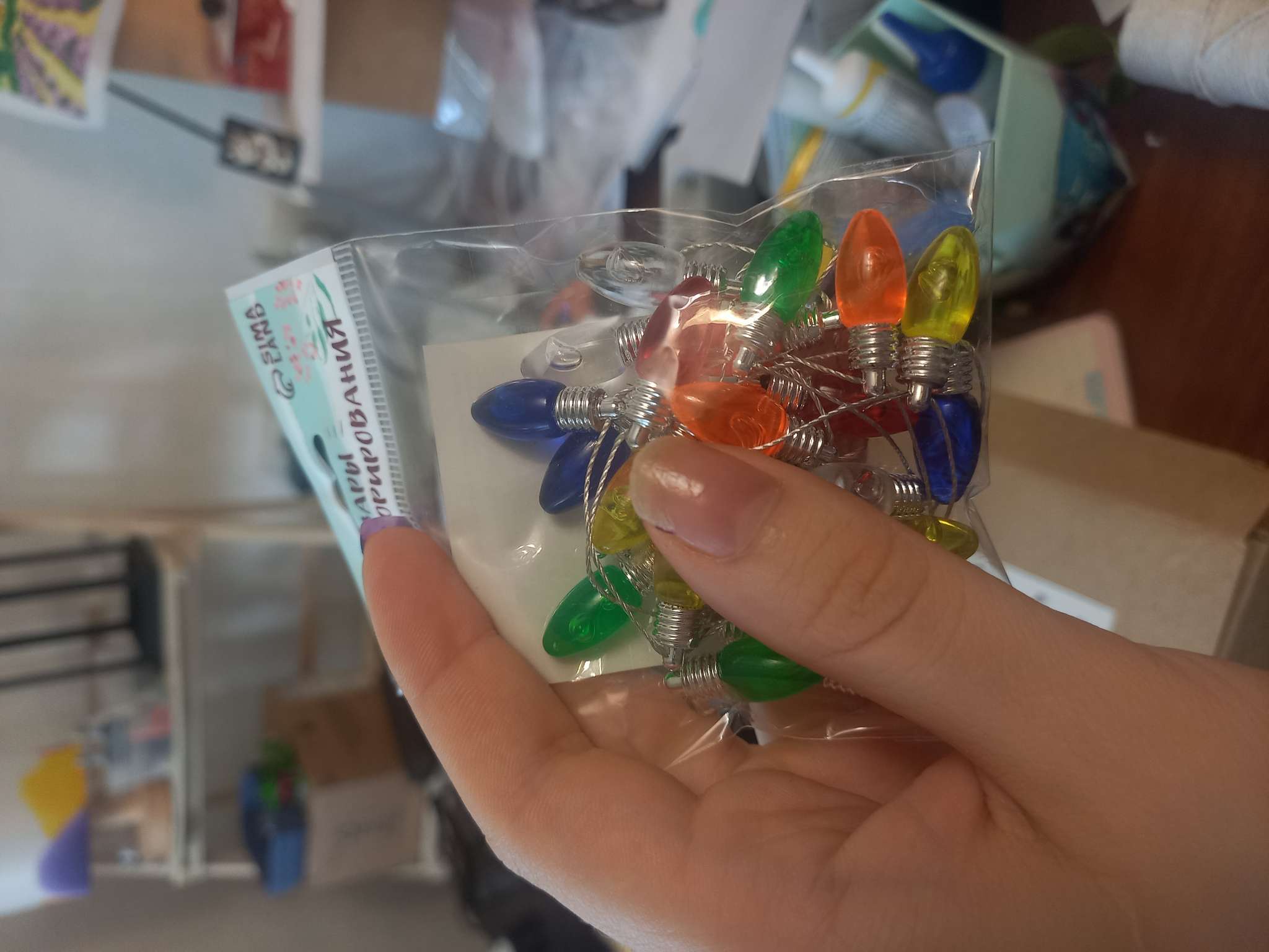 Фотография покупателя товара Миниатюра кукольная «Гирлянда - сосулька» длина 1 метр, игрушка: 2.5×0.8 см, цвета МИКС - Фото 1