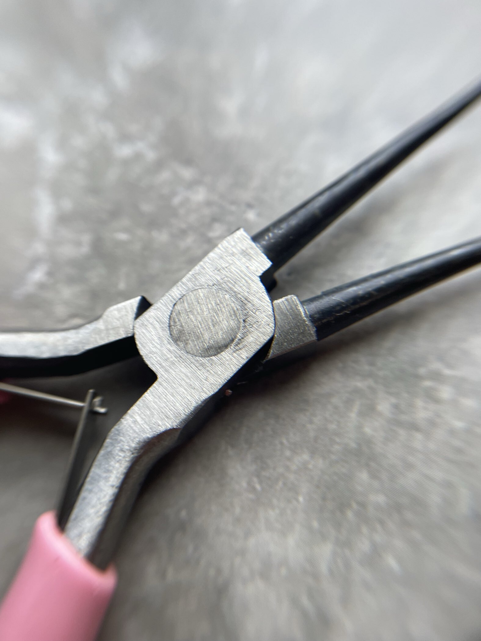 Фотография покупателя товара Круглогубцы для рукоделия, 12.5×6.5 см, розовые - Фото 2