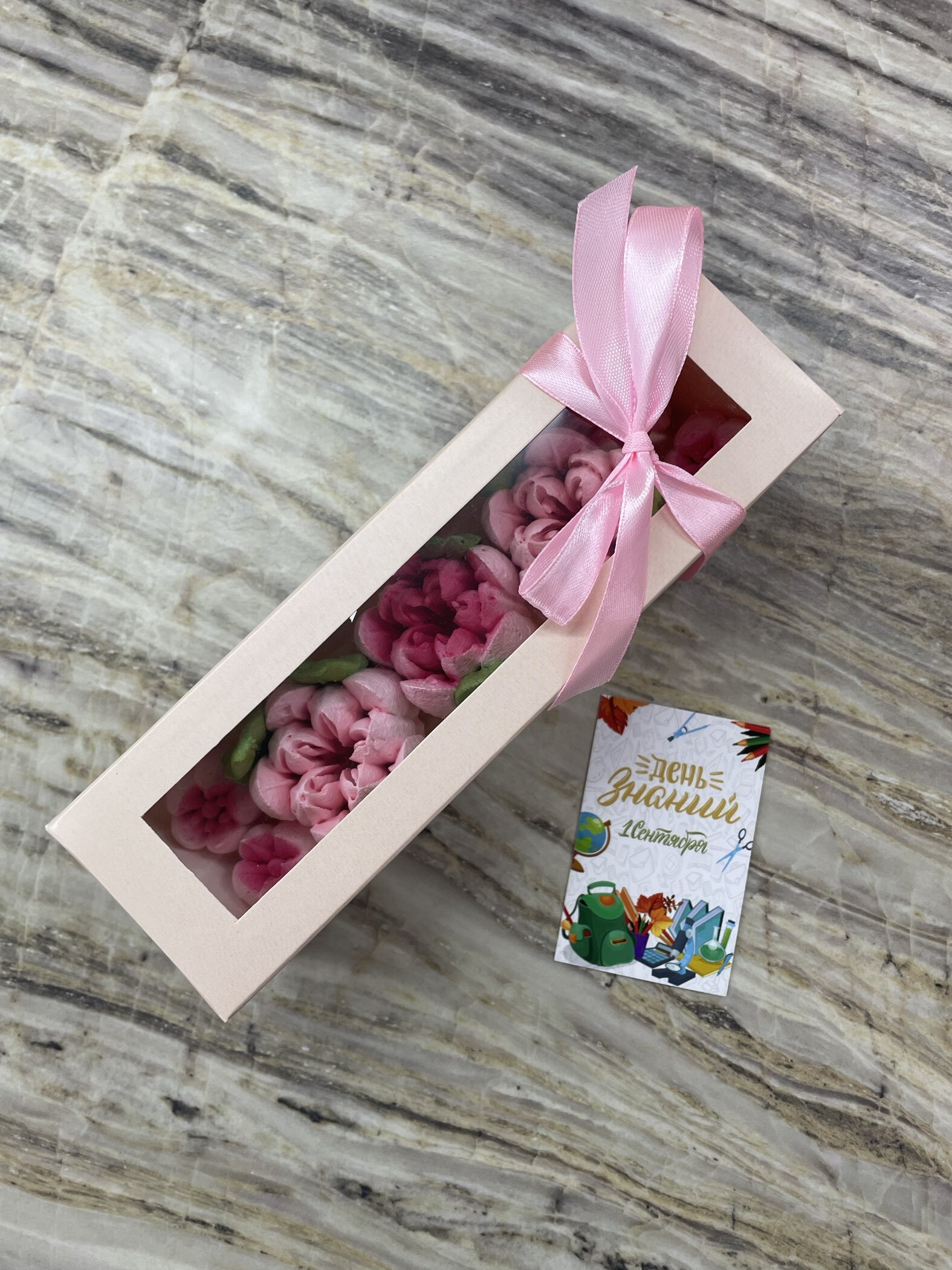 Фотография покупателя товара Коробка для макарун, кондитерская упаковка «Love», 18 х 5.5 х 5.5 см - Фото 1