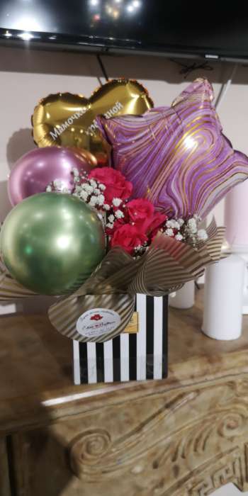 Фотография покупателя товара Коробка подарочная для цветов с PVC крышкой, упаковка, «Счастье ждёт тебя», 12 х 12 х 12 см