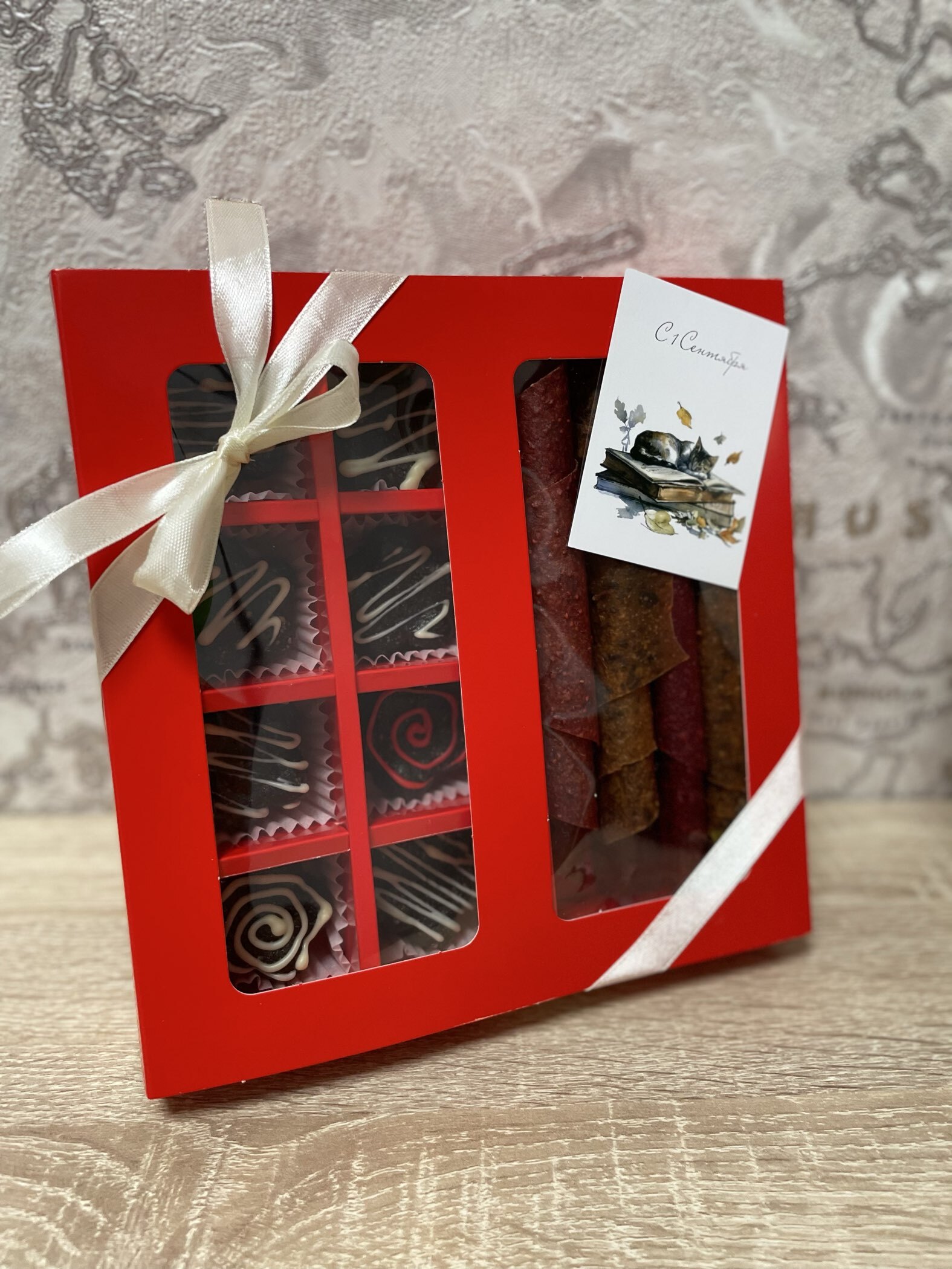 Фотография покупателя товара Коробка для 8 конфет + шоколад, с окном, крафт, 17.7×17.85×3.85 см - Фото 7