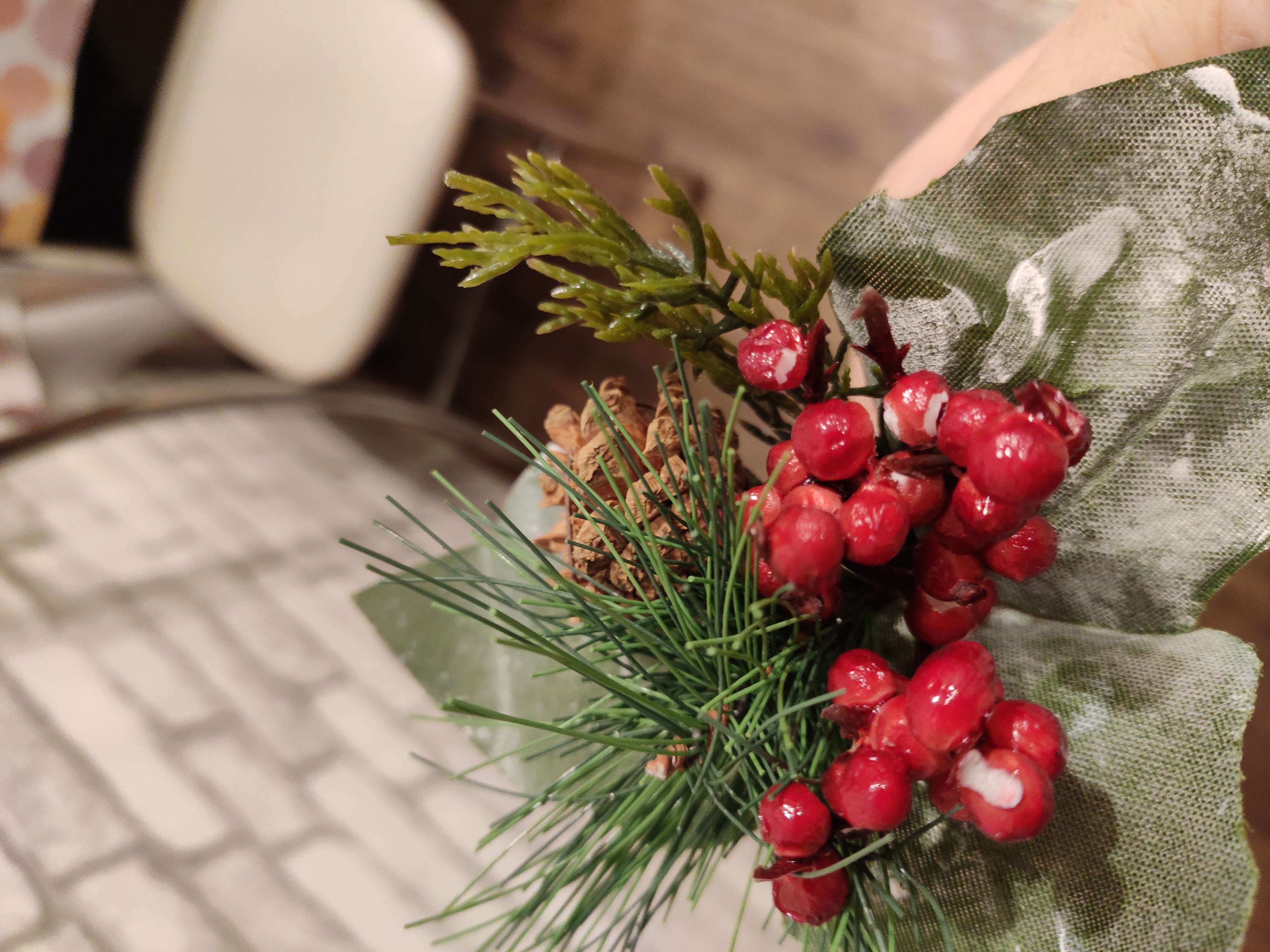 Фотография покупателя товара Декор "Зимнее чудо" ягоды шишка хвоя в снегу, 20 см - Фото 1