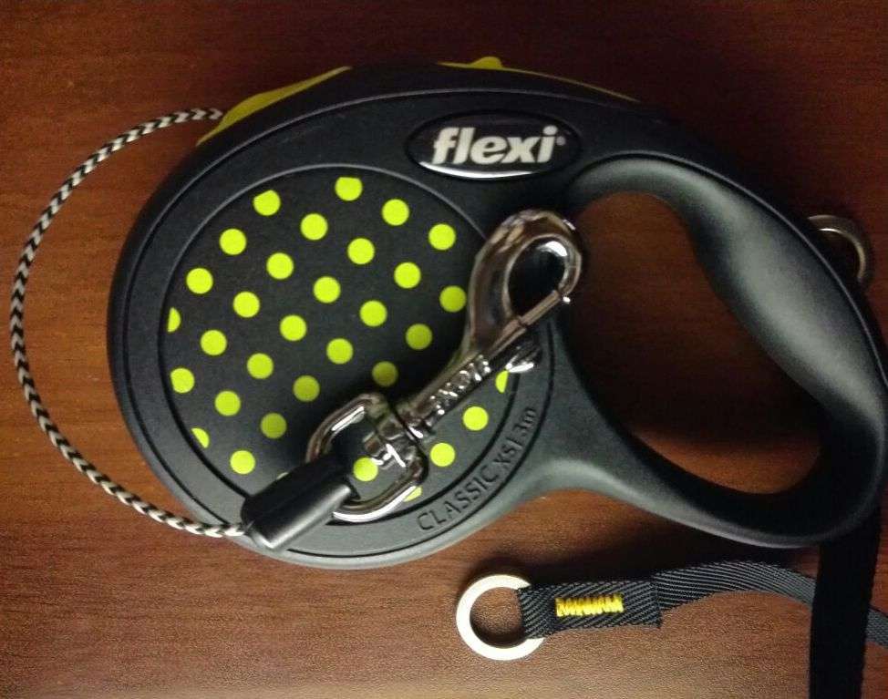 Фотография покупателя товара Рулетка Flexi  Design XS (до 8 кг) 3 м трос, черная/желтый горошек
