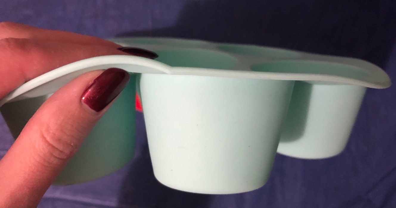 Фотография покупателя товара Форма для выпечки Доляна «Круг», силикон, d=25,5 см, 7 ячеек (6×4 см), цвет МИКС