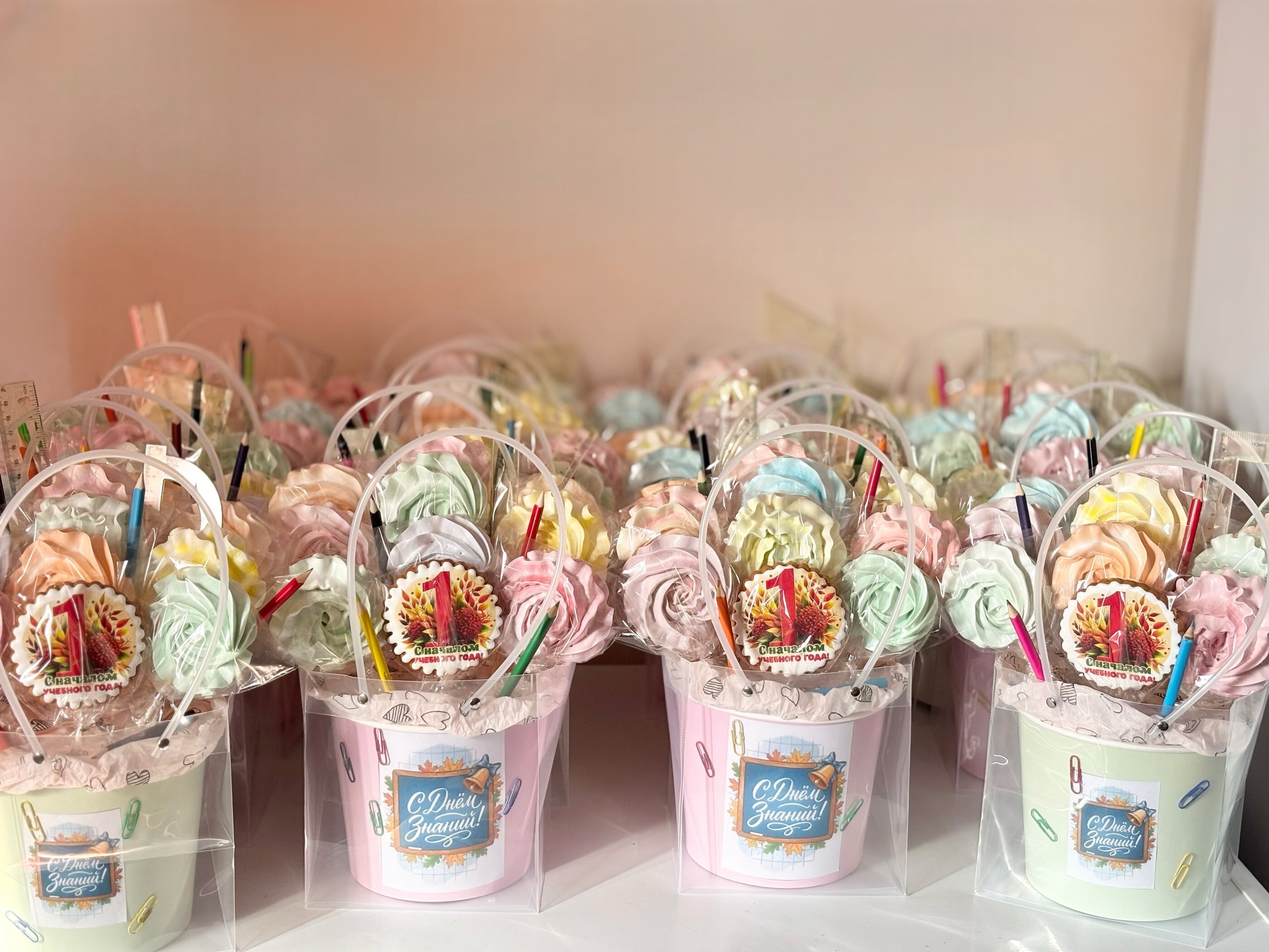 Фотография покупателя товара Пакет подарочный с квадратным дном, прозрачный, 31×30×31 см - Фото 3