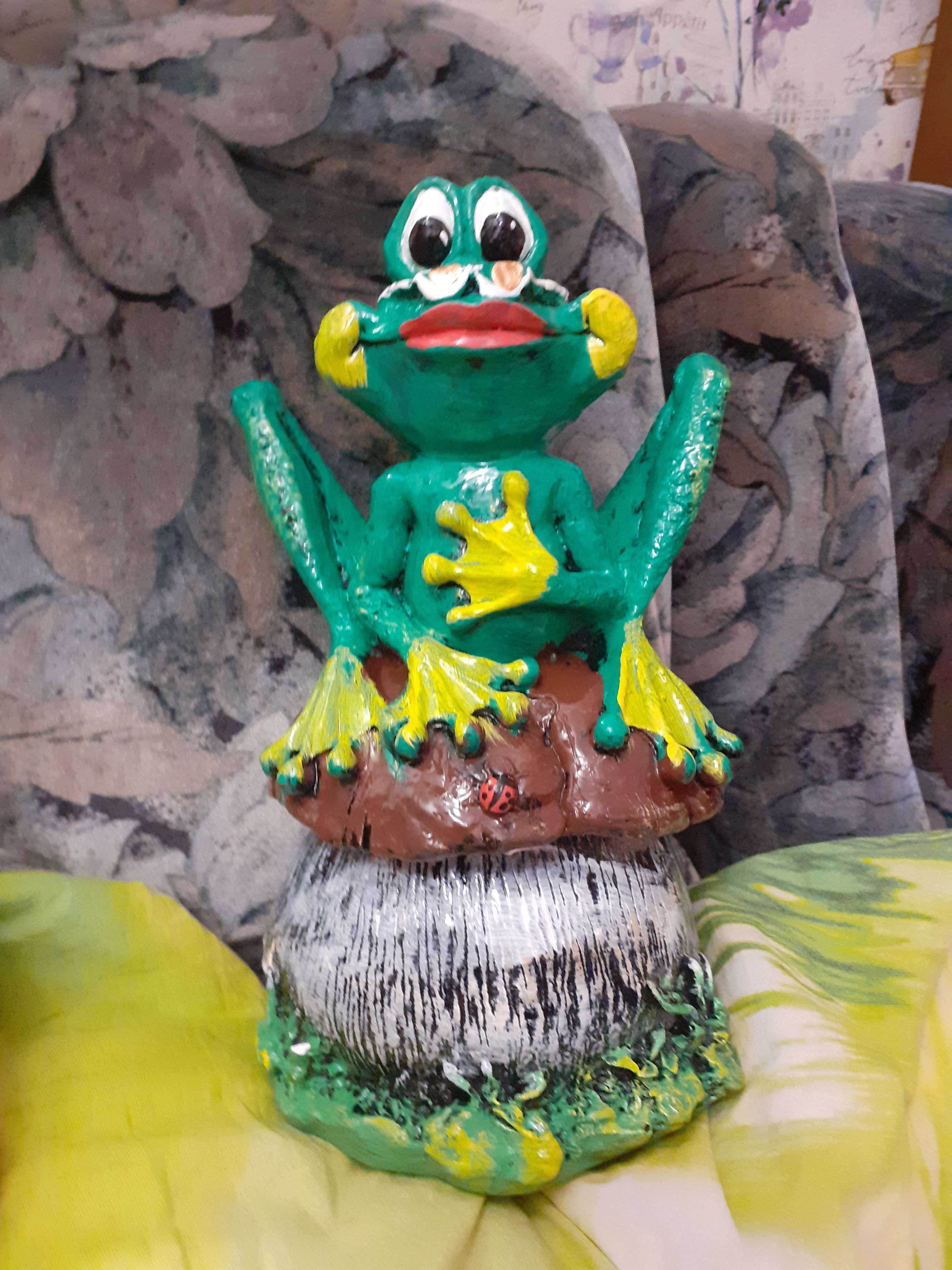 Фотография покупателя товара Садовая фигура "Жаба на грибочке", разноцветная, гипс, 27 см - Фото 1