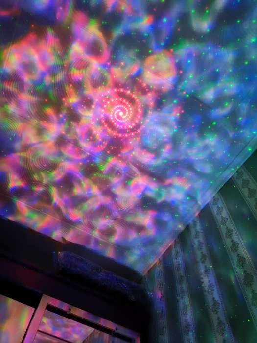 Фотография покупателя товара Световой прибор «Вселенная» 11 см, лазер, динамик, пульт ДУ, свечение мульти, 5 В - Фото 8