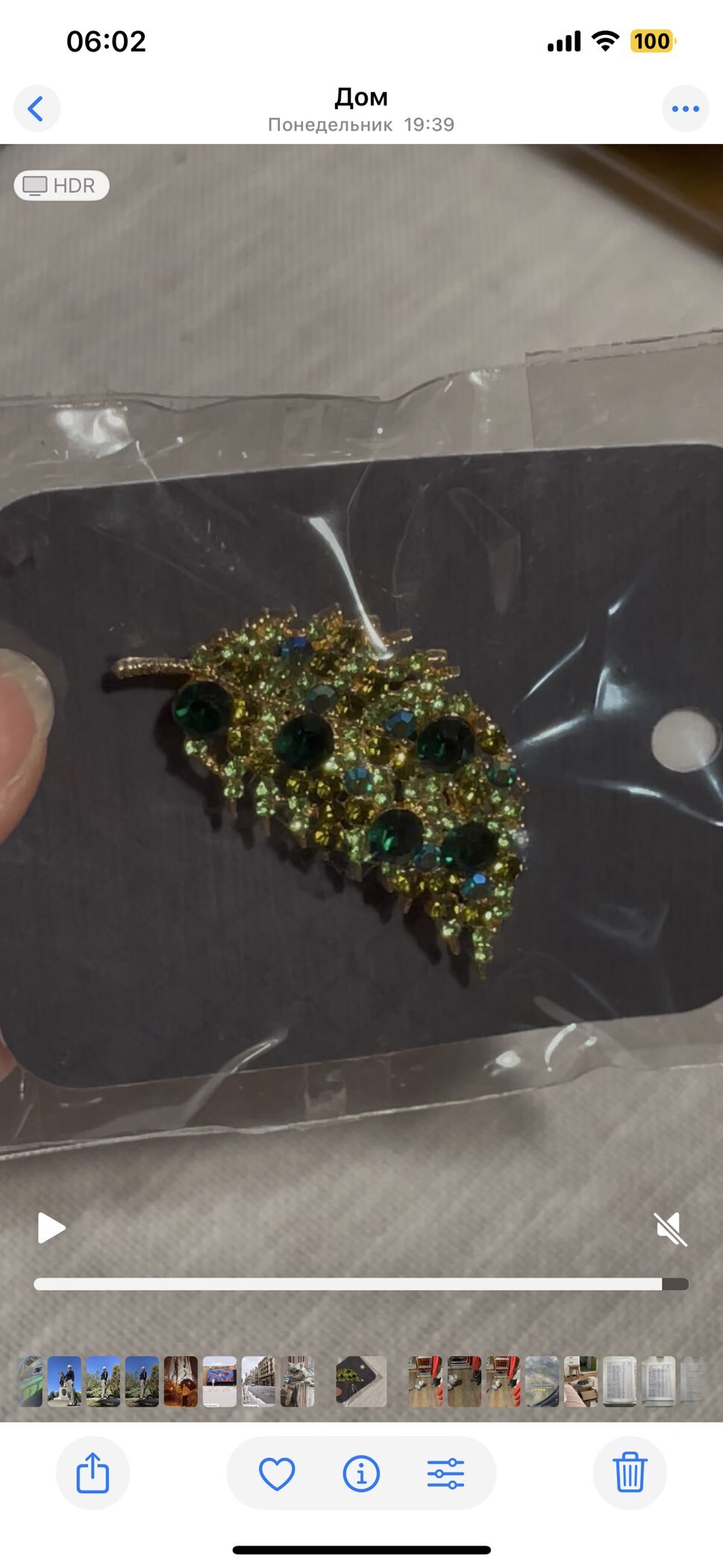 Фотография покупателя товара Брошь «Листочек», зелёная в золоте - Фото 1