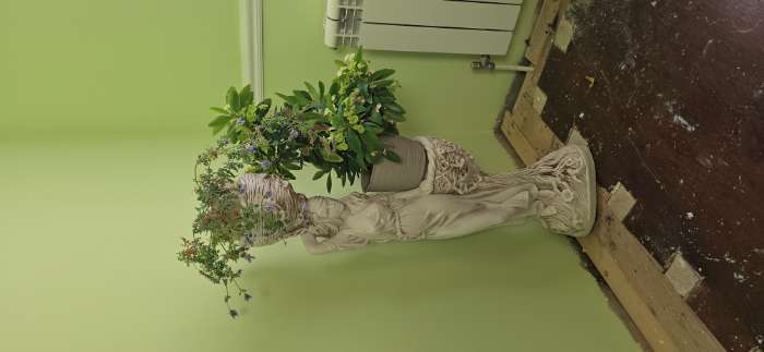 Фотография покупателя товара Фигура с кашпо «Девушка», 1.2 л, 900 мл, 20×29×96 см, гипс, бежевая - Фото 1