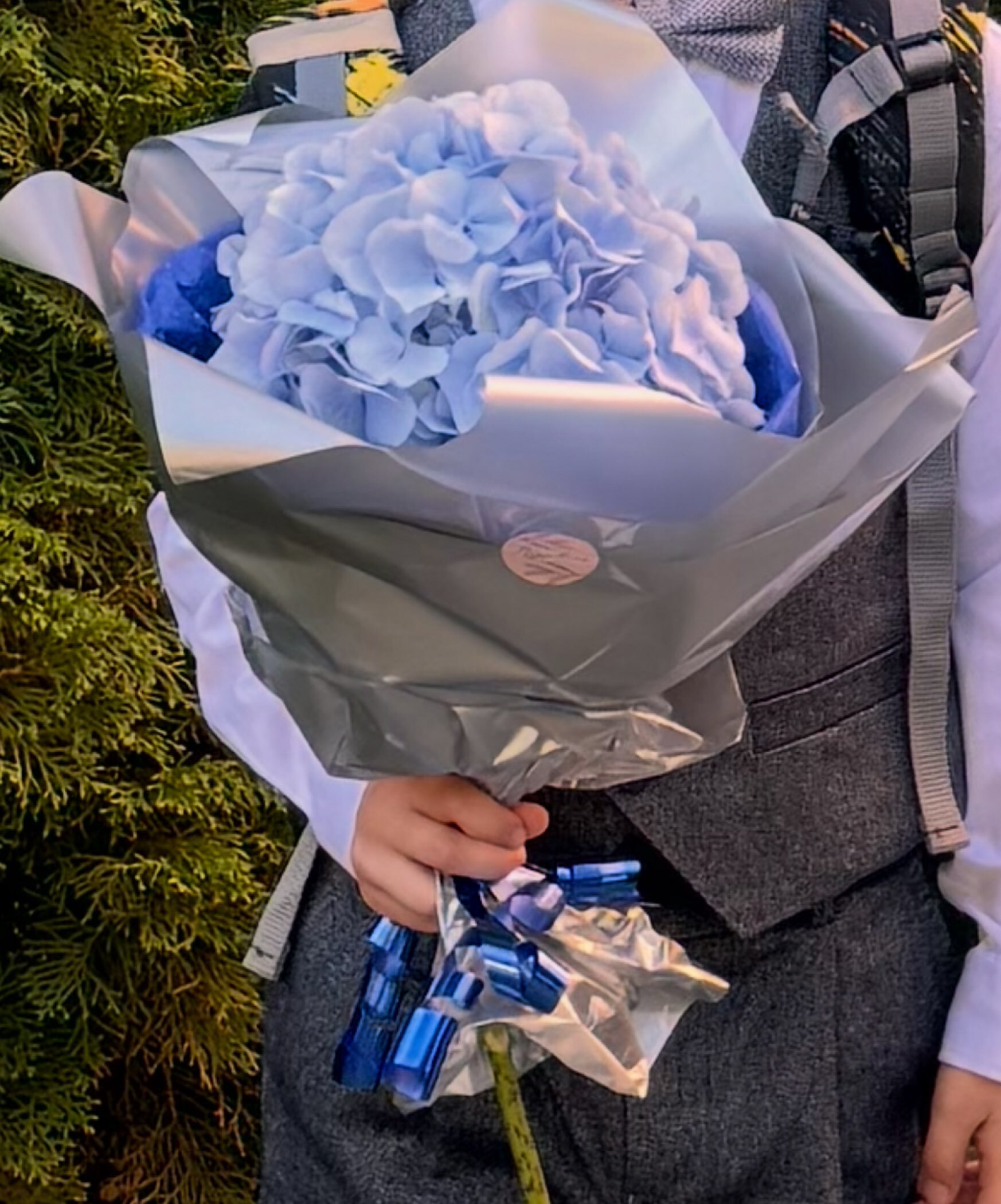 Фотография покупателя товара Пленка для цветов матовая,«Тишью», 20 микрон, 57×57 см, серебро - Фото 3