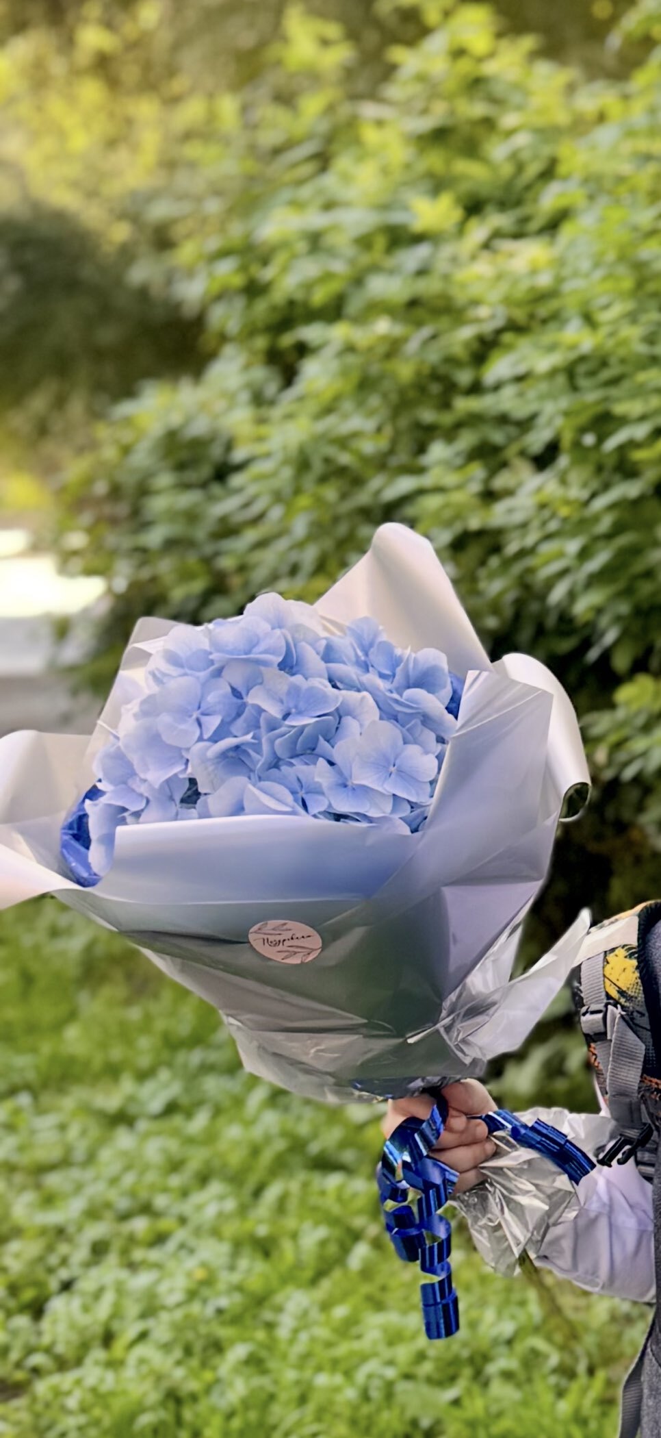 Фотография покупателя товара Пленка для цветов матовая,«Тишью», 20 микрон, 57×57 см, серебро - Фото 4