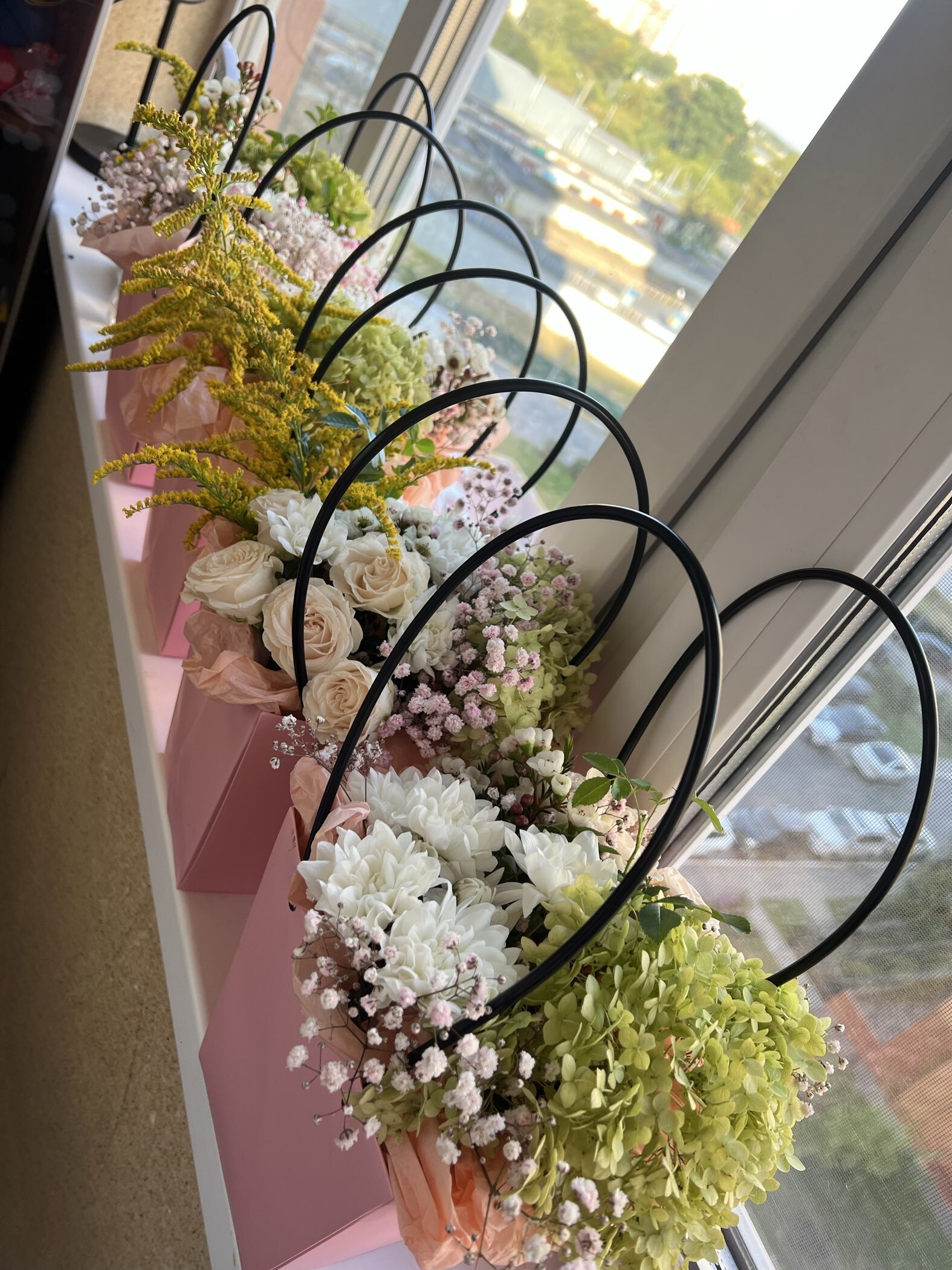 Фотография покупателя товара Сумка для цветов «Лиловая», влагостойкая, 17×17 - 11.5×11.5 - 20 см - Фото 2