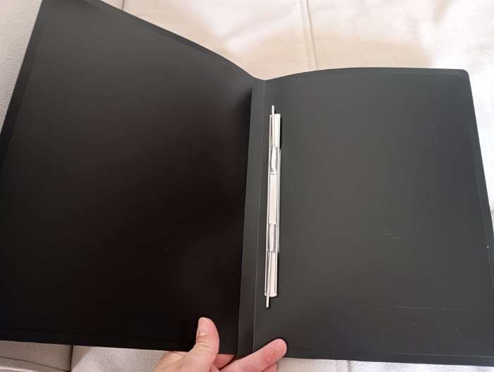 Фотография покупателя товара Папка с пружинным скоросшивателем А4, 500 мкм, корешок 15 мм, Calligrata, до 100 листов, чёрная - Фото 4