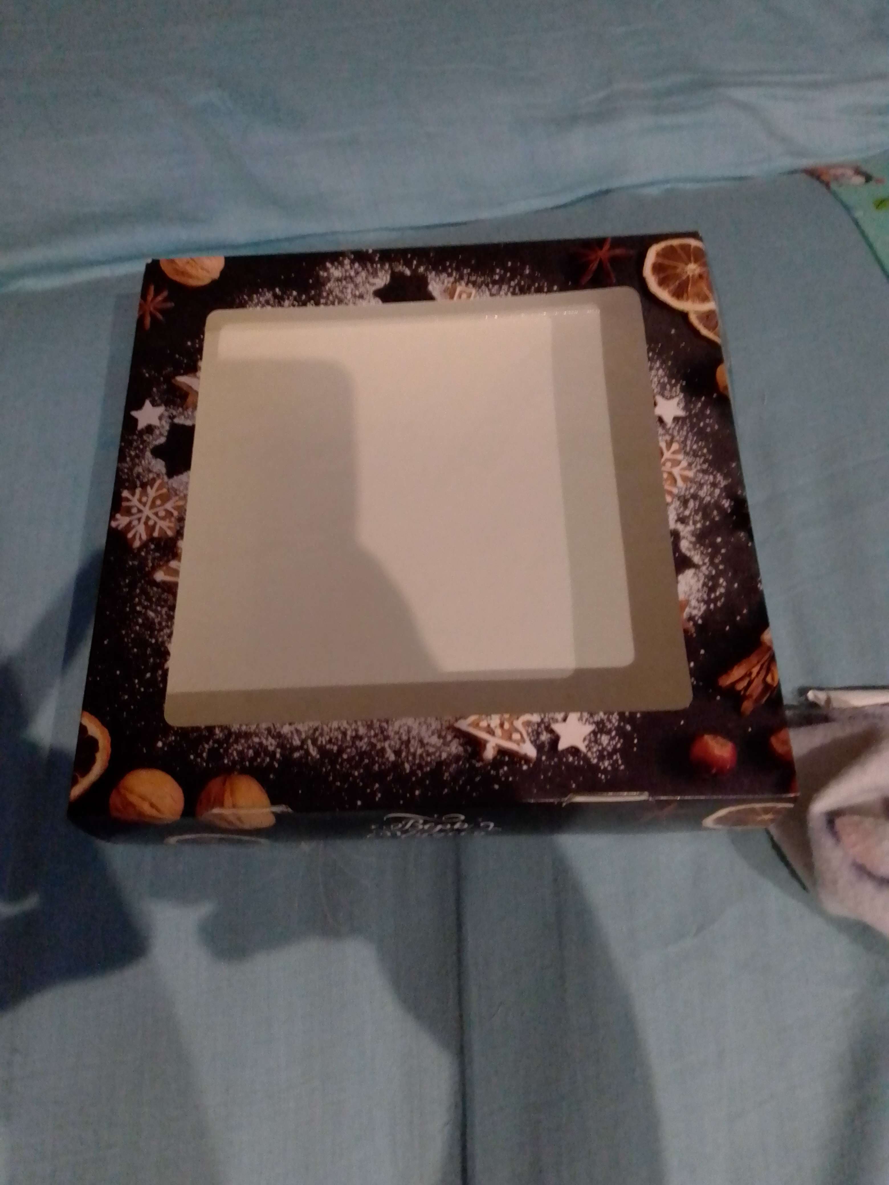 Фотография покупателя товара Коробка складная с окном "Новогодняя" 20 х 20 х 4 см - Фото 26