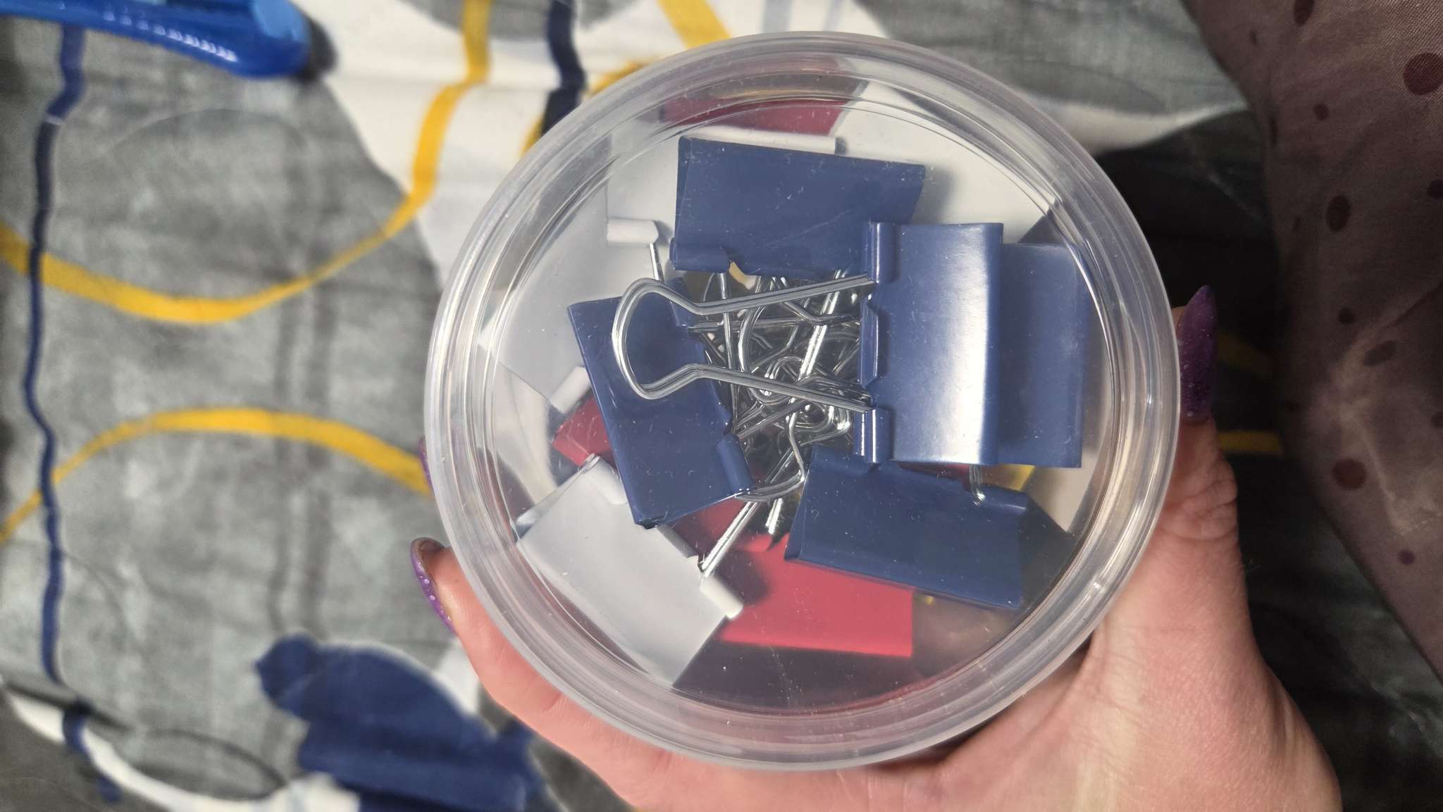 Фотография покупателя товара Набор зажимов для бумаг цветных 32 мм, 24 штук, 5 цветов, в пластиковой тубе - Фото 5