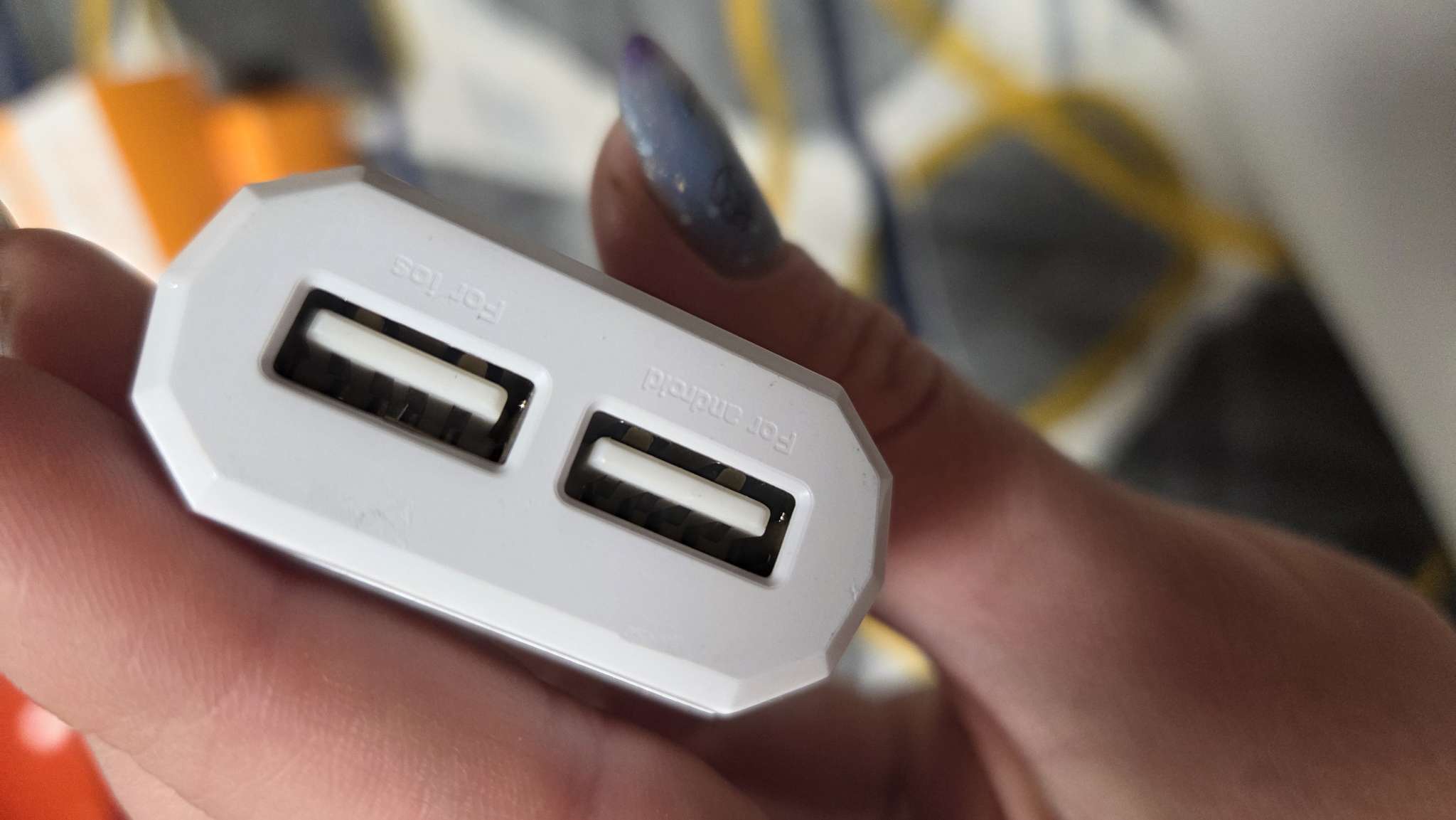 Фотография покупателя товара Сетевое зарядное устройство Luazon LN-10, 2 USB, 2.1/1 A, белое - Фото 3