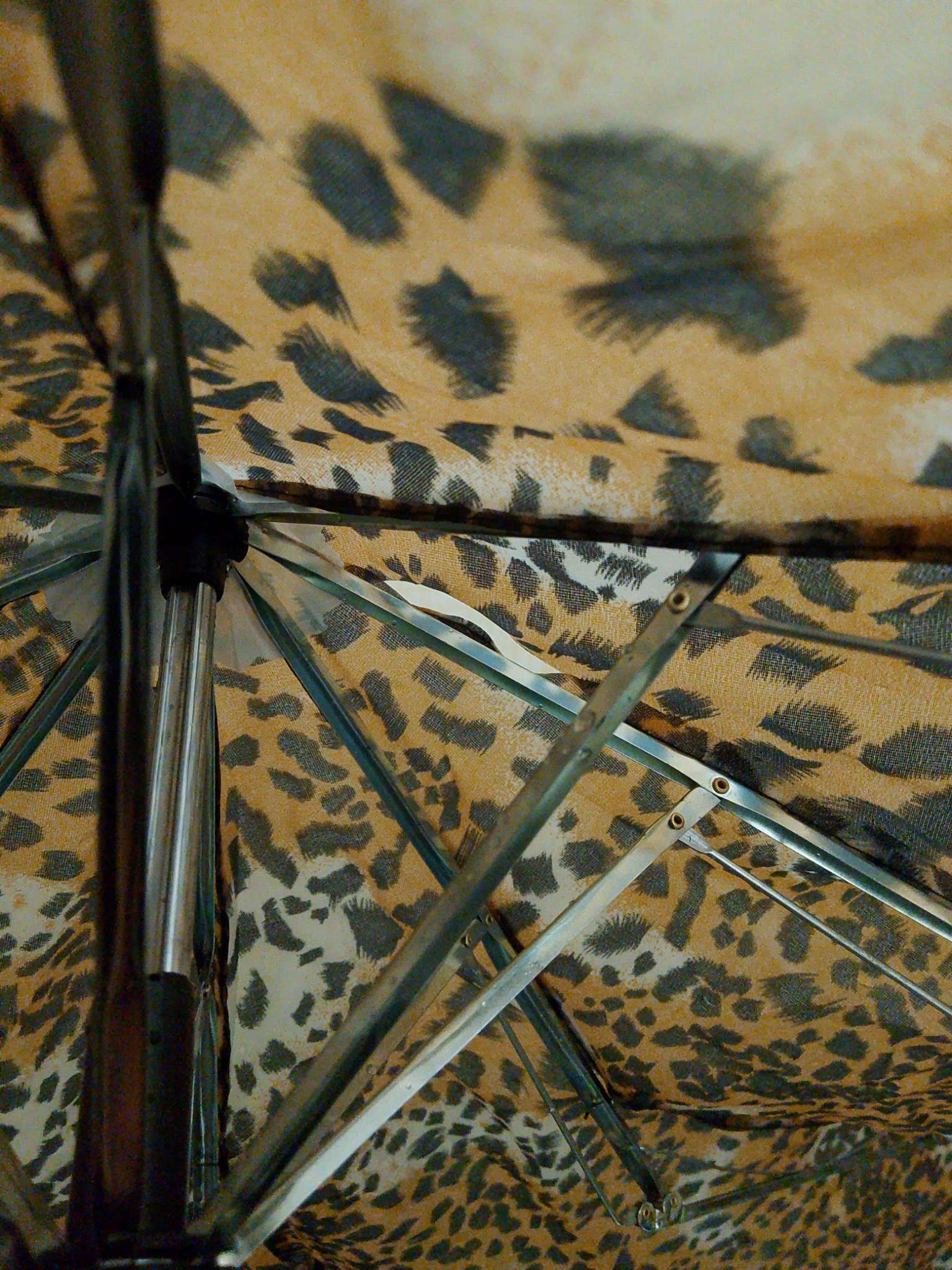 Фотография покупателя товара Зонт механический «Сафари», 3 сложения, 8 спиц, R=48/55 см, d=96 см, рисунок МИКС - Фото 2