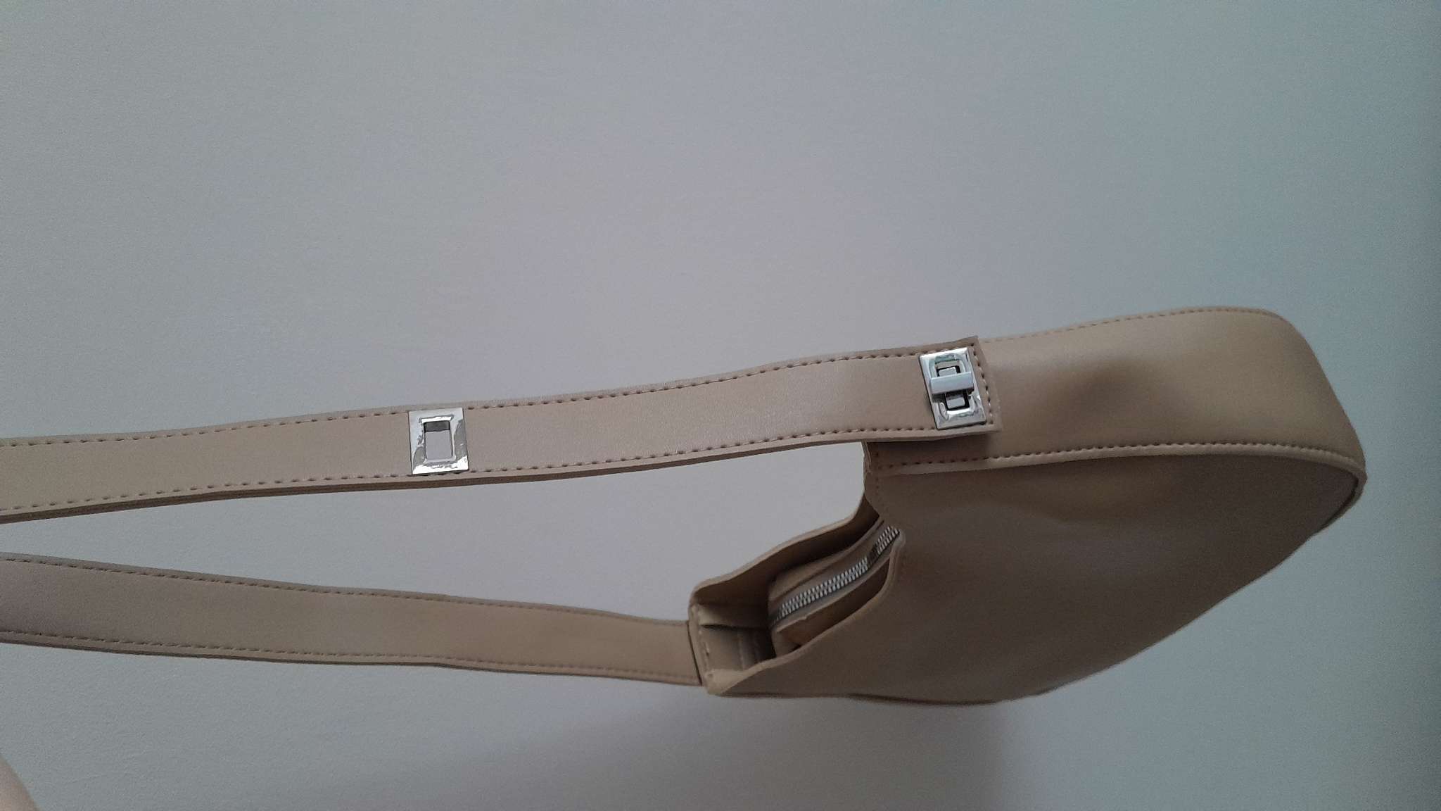 Фотография покупателя товара Сумка женская на одно плечо, на молнии, бежевая - Фото 1