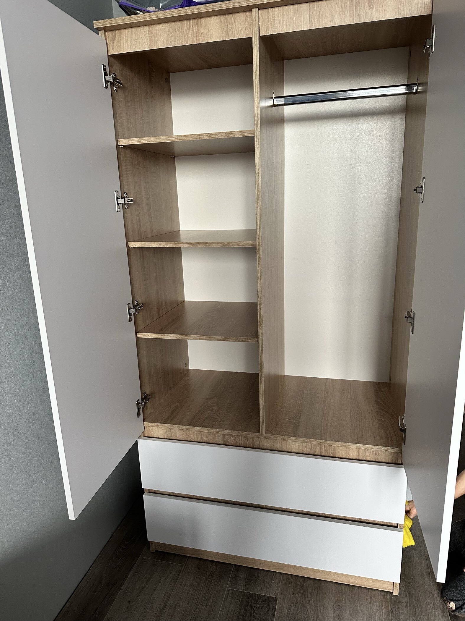 Фотография покупателя товара Шкаф двухстворчатый для одежды «Челси», с ящиками, 902×514×1796 мм, цвет белый глянец/дуб сонома - Фото 40