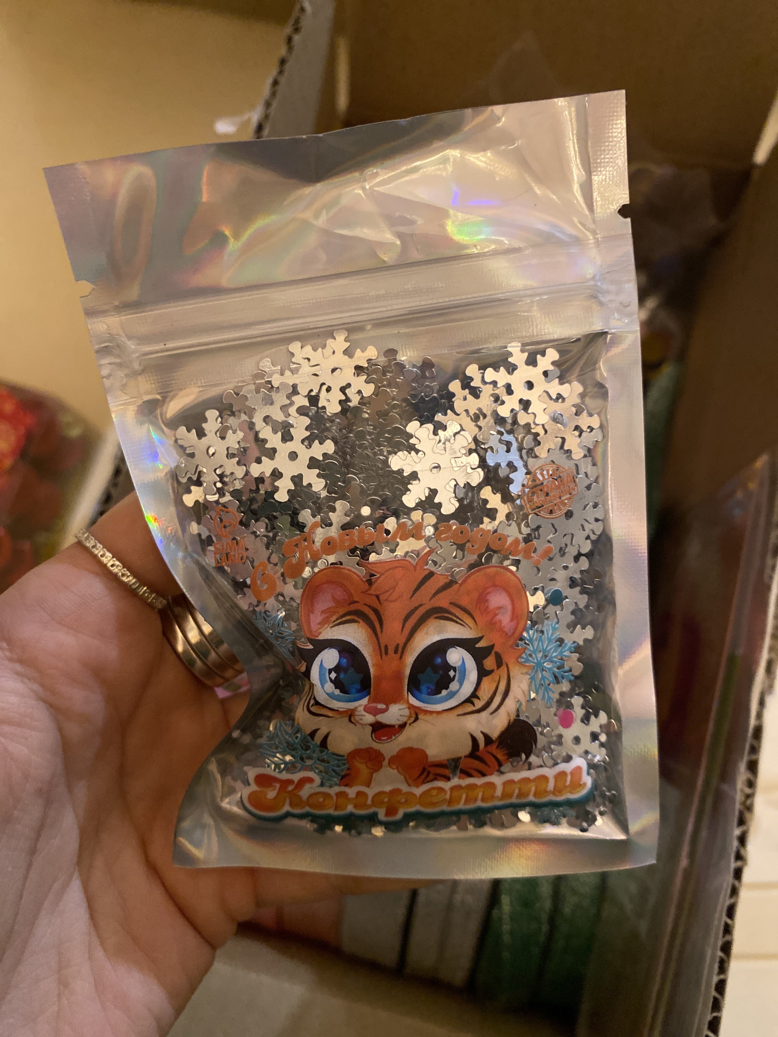Фотография покупателя товара Праздничное конфетти «С Новым годом» тигр, снежинки 14 г - Фото 3