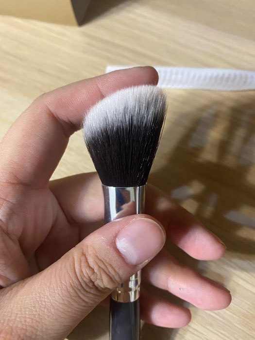 Фотография покупателя товара Кисть для макияжа «Brush GRAPHITE», 17,5 (+/- 1) см, цвет тёмно-серый/серебристый
