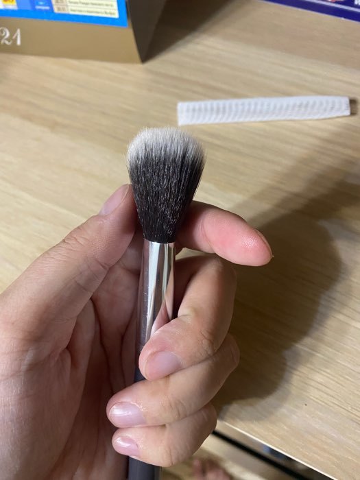 Фотография покупателя товара Кисть для макияжа «Brush GRAPHITE», 17,5 (+/- 1) см, цвет тёмно-серый/серебристый - Фото 1